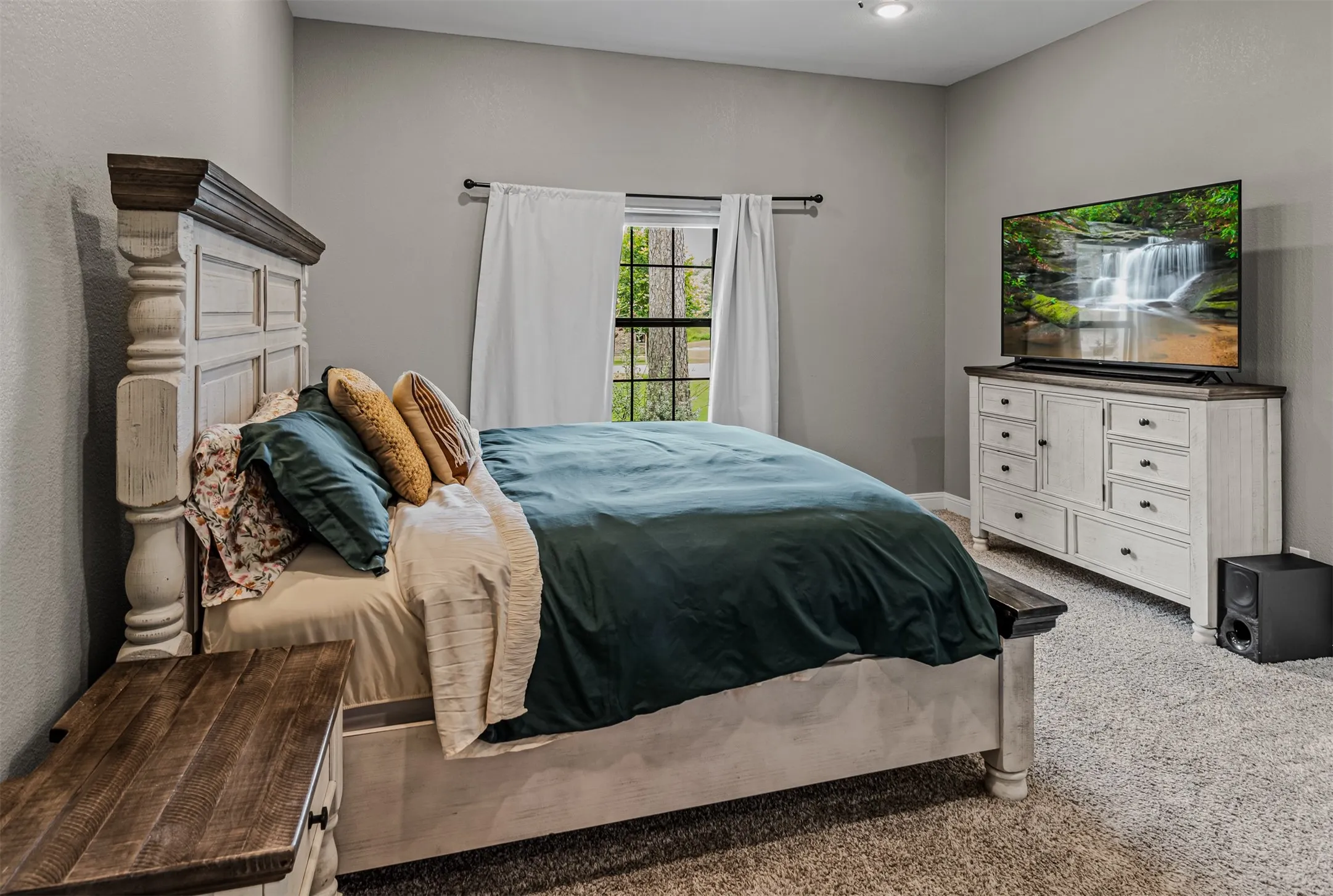 Single Family Residence For Sale in Wood County , 107 Private Road 6305, Mineola, Texas 75773, 3 Bedrooms, 3 Bathrooms, 2 Garage spaces, 2,199 Sqft, built in 2021, Price $434,999, mls#21269980, Real Estate Agent in Mineola, Homes For Sale in Wood county, Homes For Sale in Mineola, Realtor in Mineola Texas, Real Estate Brokerage Independent Realty Texas, Luminita Cordes Realtor