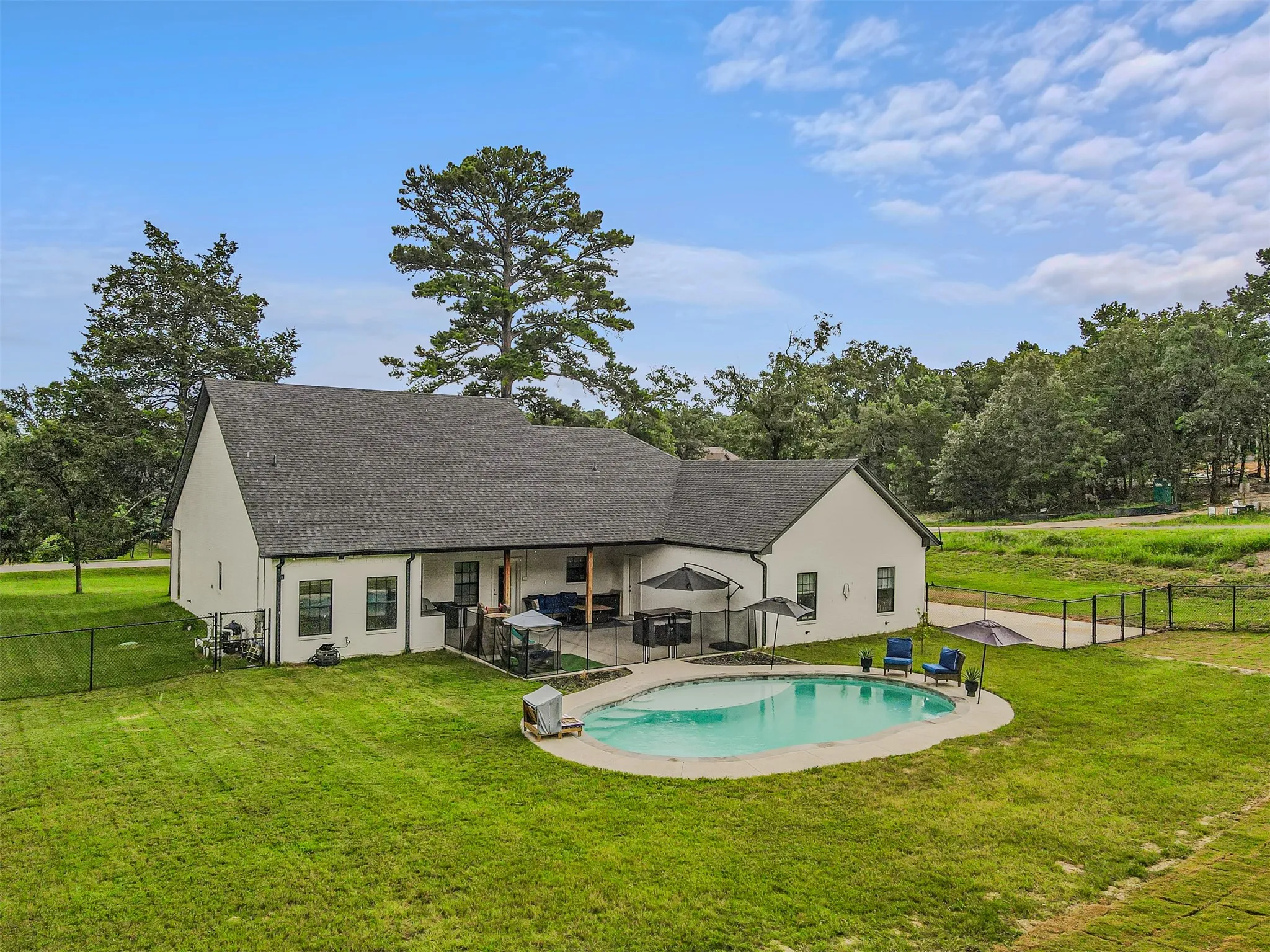 Single Family Residence For Sale in Wood County , 107 Private Road 6305, Mineola, Texas 75773, 3 Bedrooms, 3 Bathrooms, 2 Garage spaces, 2,199 Sqft, built in 2021, Price $434,999, mls#21269980, Real Estate Agent in Mineola, Homes For Sale in Wood county, Homes For Sale in Mineola, Realtor in Mineola Texas, Real Estate Brokerage Independent Realty Texas, Luminita Cordes Realtor