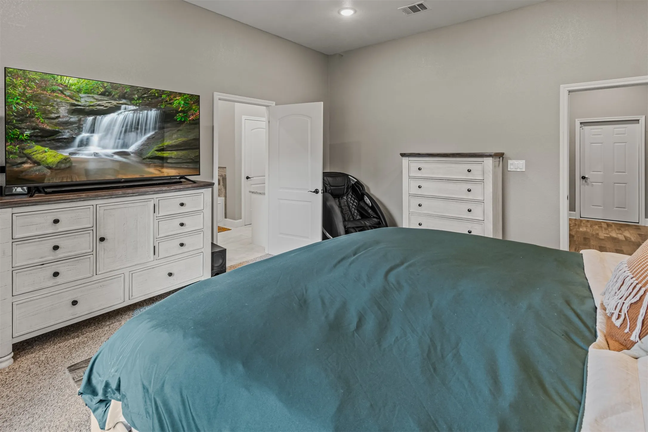 Single Family Residence For Sale in Wood County , 107 Private Road 6305, Mineola, Texas 75773, 3 Bedrooms, 3 Bathrooms, 2 Garage spaces, 2,199 Sqft, built in 2021, Price $434,999, mls#21269980, Real Estate Agent in Mineola, Homes For Sale in Wood county, Homes For Sale in Mineola, Realtor in Mineola Texas, Real Estate Brokerage Independent Realty Texas, Luminita Cordes Realtor