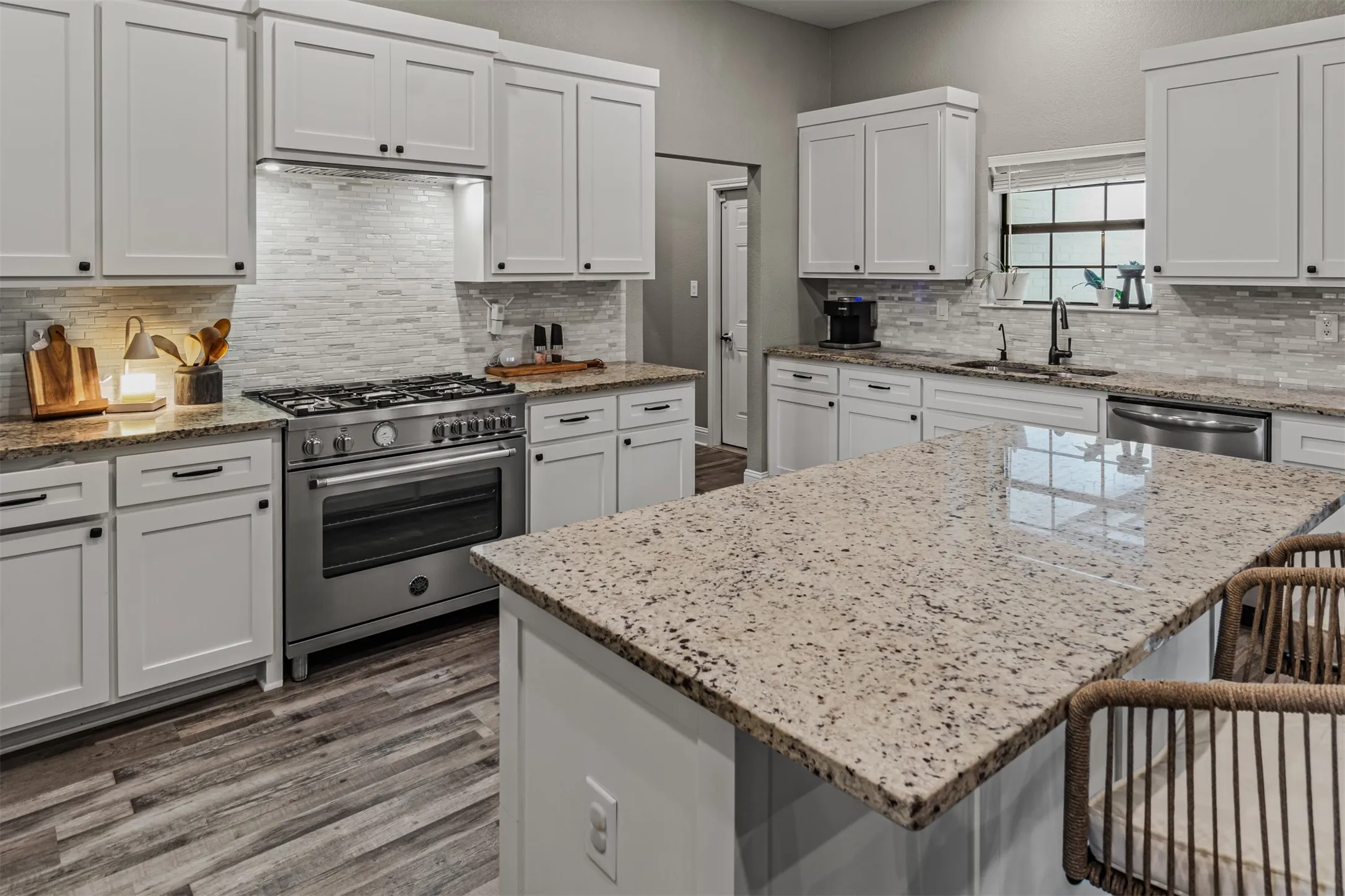Single Family Residence For Sale in Wood County , 107 Private Road 6305, Mineola, Texas 75773, 3 Bedrooms, 3 Bathrooms, 2 Garage spaces, 2,199 Sqft, built in 2021, Price $434,999, mls#21269980, Real Estate Agent in Mineola, Homes For Sale in Wood county, Homes For Sale in Mineola, Realtor in Mineola Texas, Real Estate Brokerage Independent Realty Texas, Luminita Cordes Realtor