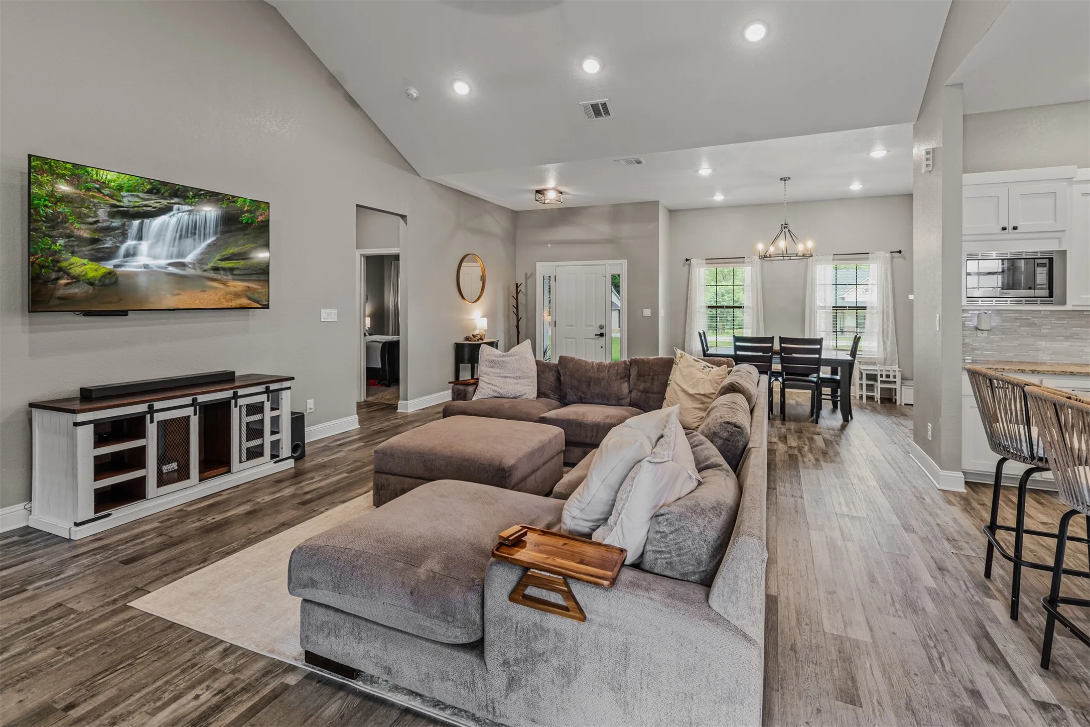 Single Family Residence For Sale in Wood County , 107 Private Road 6305, Mineola, Texas 75773, 3 Bedrooms, 3 Bathrooms, 2 Garage spaces, 2,199 Sqft, built in 2021, Price $434,999, mls#21269980, Real Estate Agent in Mineola, Homes For Sale in Wood county, Homes For Sale in Mineola, Realtor in Mineola Texas, Real Estate Brokerage Independent Realty Texas, Luminita Cordes Realtor