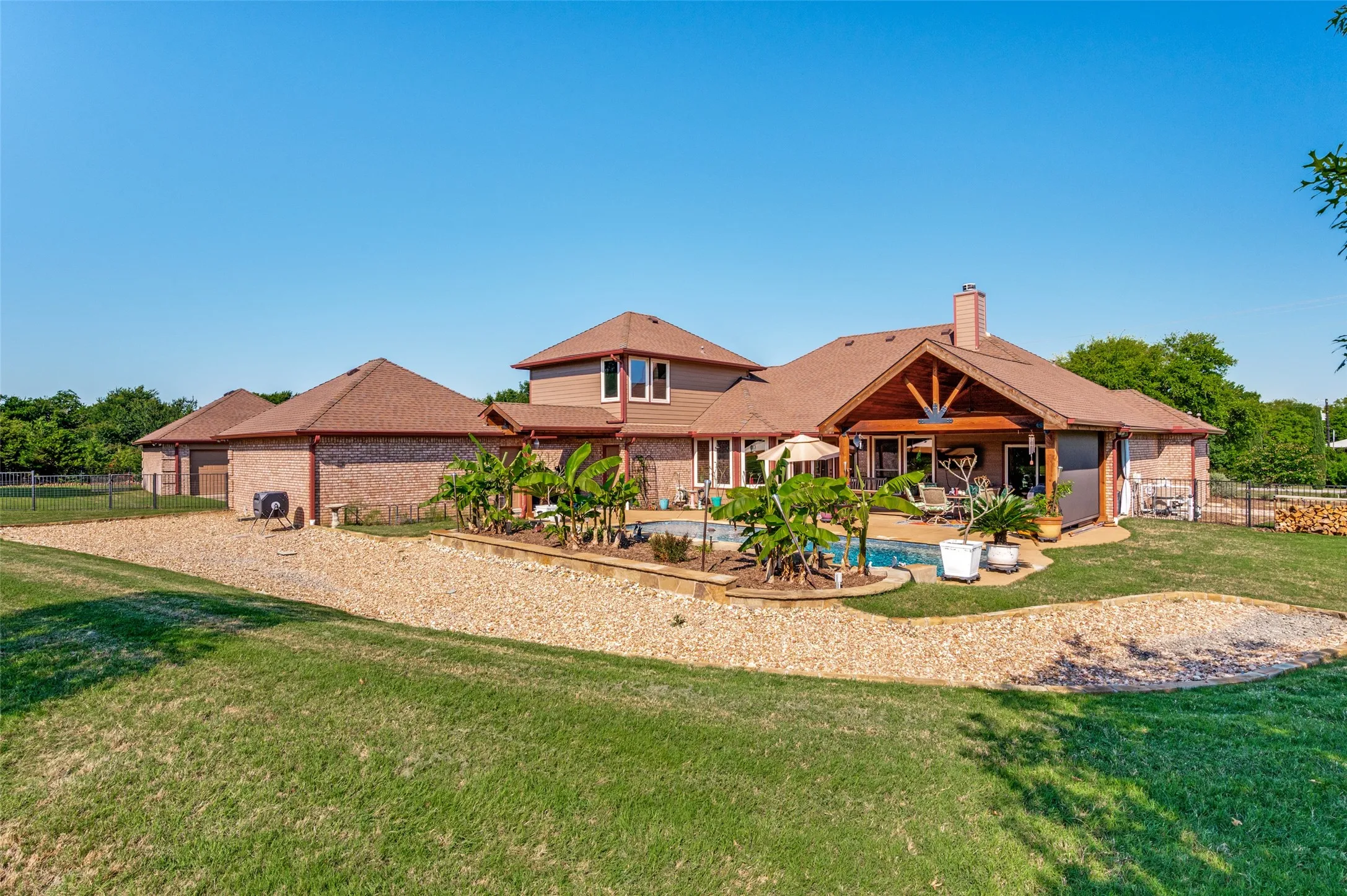Single Family Residence For Sale in Collin County , 3944 Preston Hills Circle, Celina, Texas 75009, 4 Bedroom, 3 Bathroom, 4 Garage spaces, 3,375 Sqft, built in 1998, mls#21253072, Real Estate Agent in Celina, Homes For Sale in Collin county, Homes For Sale in Celina, Realtor in Celina Texas, Real Estate Brokerage Independent Realty Texas, Luminita Cordes Realtor