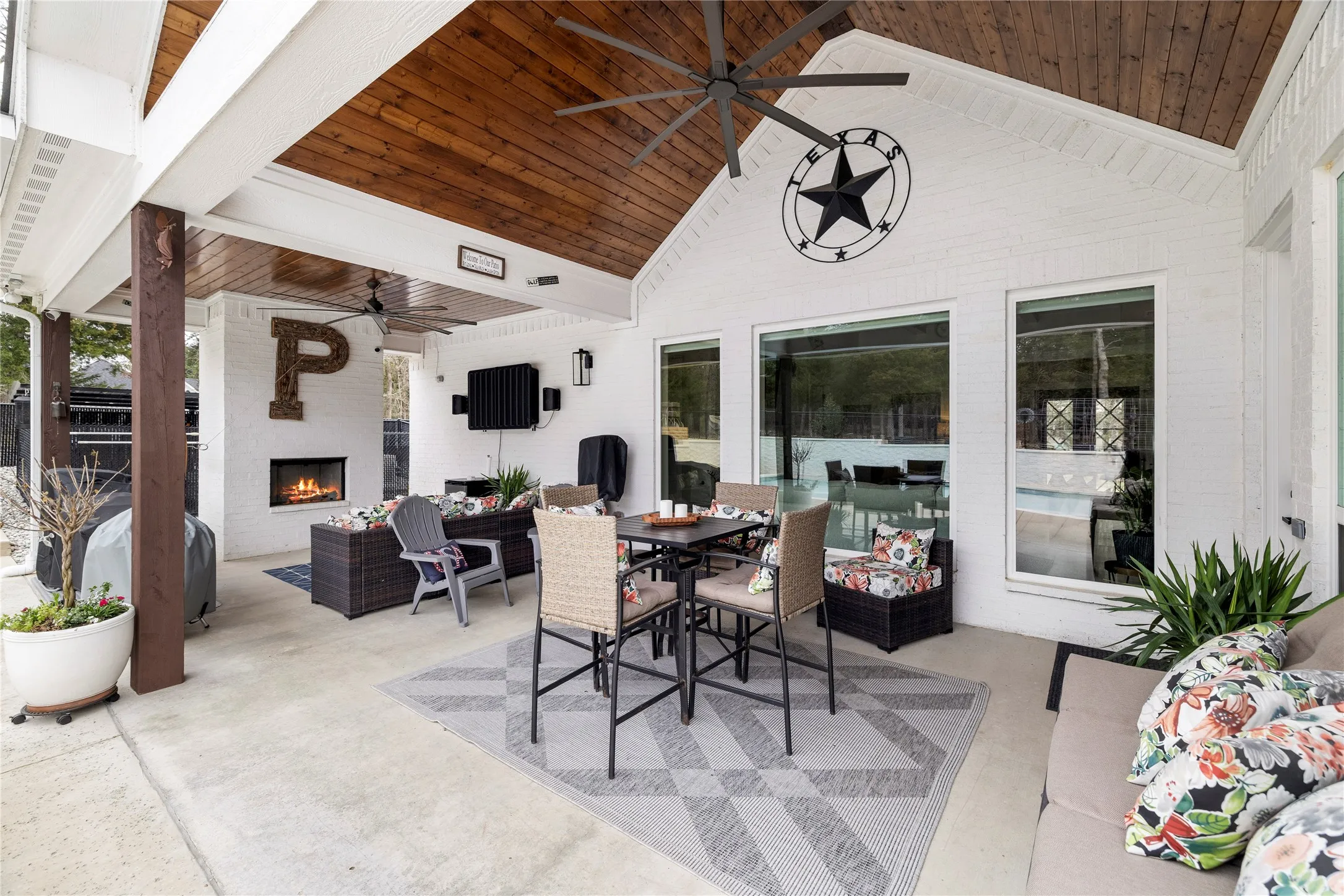 Single Family Residence For Sale in Smith County , 23316 FM 1995, Lindale, Texas 75771, 5 Bedroom, 5 Bathroom, 2 Garage spaces, 3,363 Sqft, built in 2021, mls#21271478, Real Estate Agent in Lindale, Homes For Sale in Smith county, Homes For Sale in Lindale, Realtor in Lindale Texas, Real Estate Brokerage Independent Realty Texas, Luminita Cordes Realtor