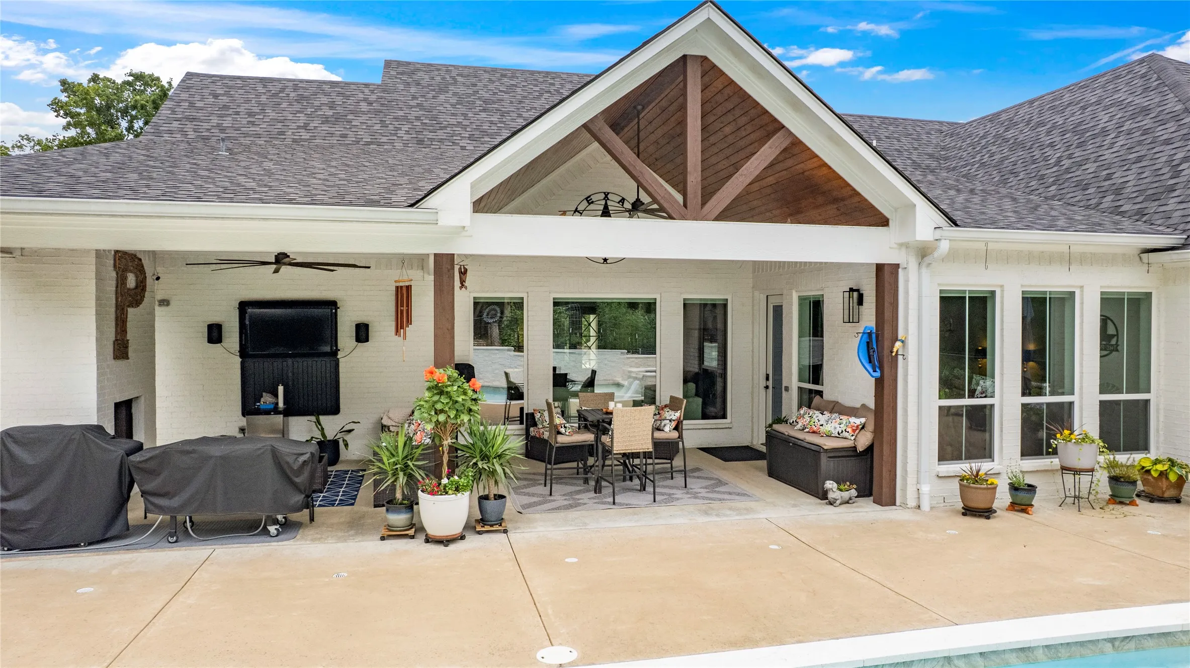 Single Family Residence For Sale in Smith County , 23316 FM 1995, Lindale, Texas 75771, 5 Bedroom, 5 Bathroom, 2 Garage spaces, 3,363 Sqft, built in 2021, mls#21271478, Real Estate Agent in Lindale, Homes For Sale in Smith county, Homes For Sale in Lindale, Realtor in Lindale Texas, Real Estate Brokerage Independent Realty Texas, Luminita Cordes Realtor