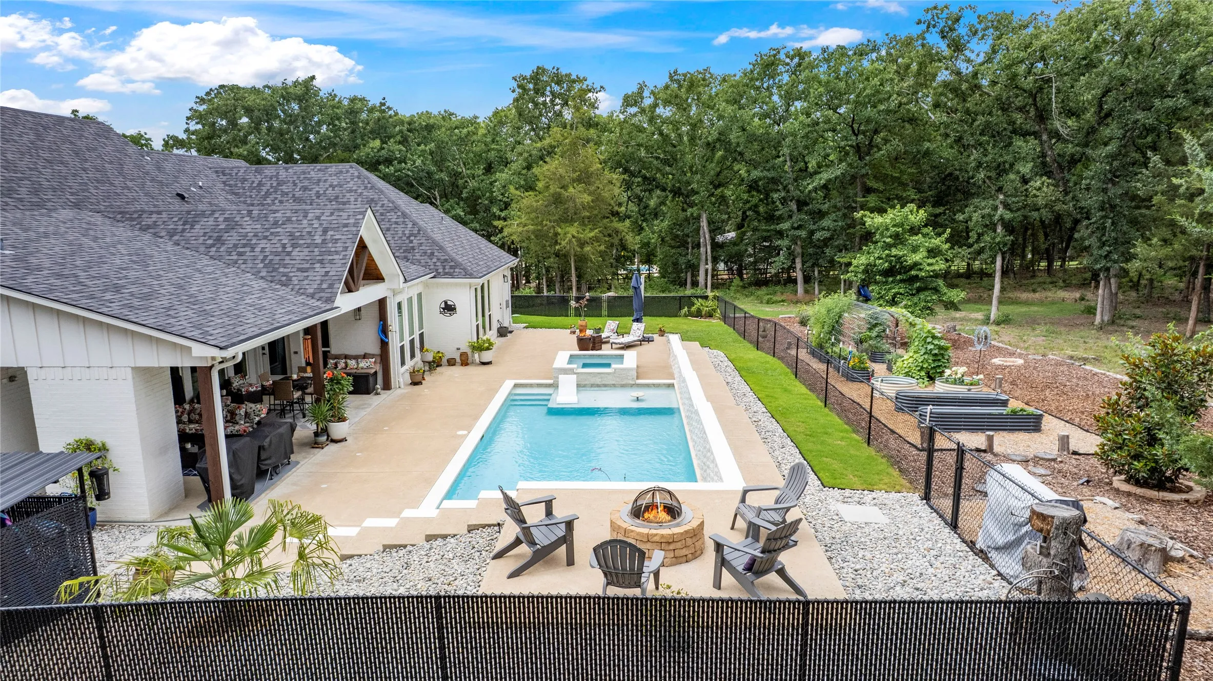 Single Family Residence For Sale in Smith County , 23316 FM 1995, Lindale, Texas 75771, 5 Bedroom, 5 Bathroom, 2 Garage spaces, 3,363 Sqft, built in 2021, mls#21271478, Real Estate Agent in Lindale, Homes For Sale in Smith county, Homes For Sale in Lindale, Realtor in Lindale Texas, Real Estate Brokerage Independent Realty Texas, Luminita Cordes Realtor