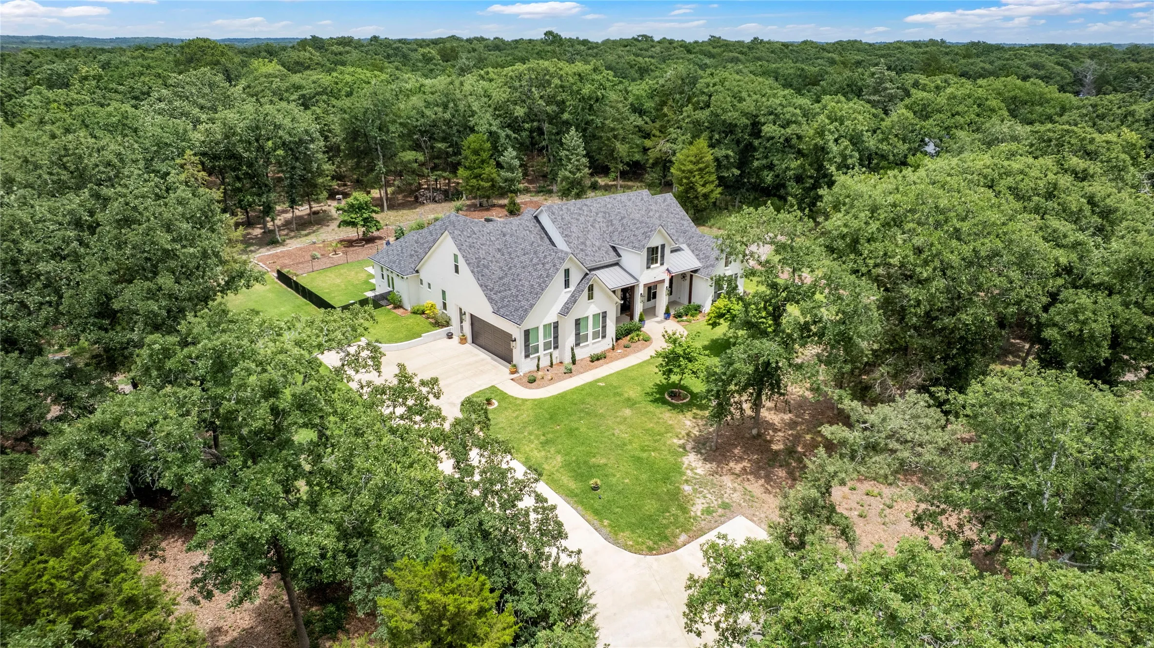 Single Family Residence For Sale in Smith County , 23316 FM 1995, Lindale, Texas 75771, 5 Bedroom, 5 Bathroom, 2 Garage spaces, 3,363 Sqft, built in 2021, mls#21271478, Real Estate Agent in Lindale, Homes For Sale in Smith county, Homes For Sale in Lindale, Realtor in Lindale Texas, Real Estate Brokerage Independent Realty Texas, Luminita Cordes Realtor