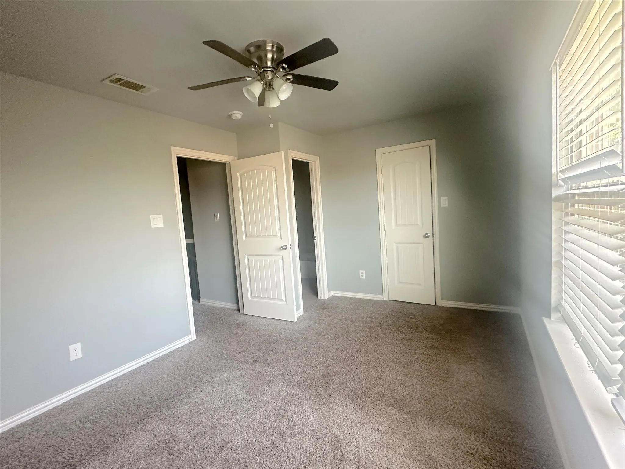 Townhouse For Sale in Tarrant County , 2349 Homewood Lane, Grand Prairie, Texas 75050, 4 Bedroom, 3 Bathroom, Garage spaces, 1,565 Sqft, built in 2011, mls#21268787, Real Estate Agent in Grand Prairie, Homes For Sale in Tarrant county, Homes For Sale in Grand Prairie, Realtor in Grand Prairie Texas, Real Estate Brokerage Independent Realty Texas, Luminita Cordes Realtor