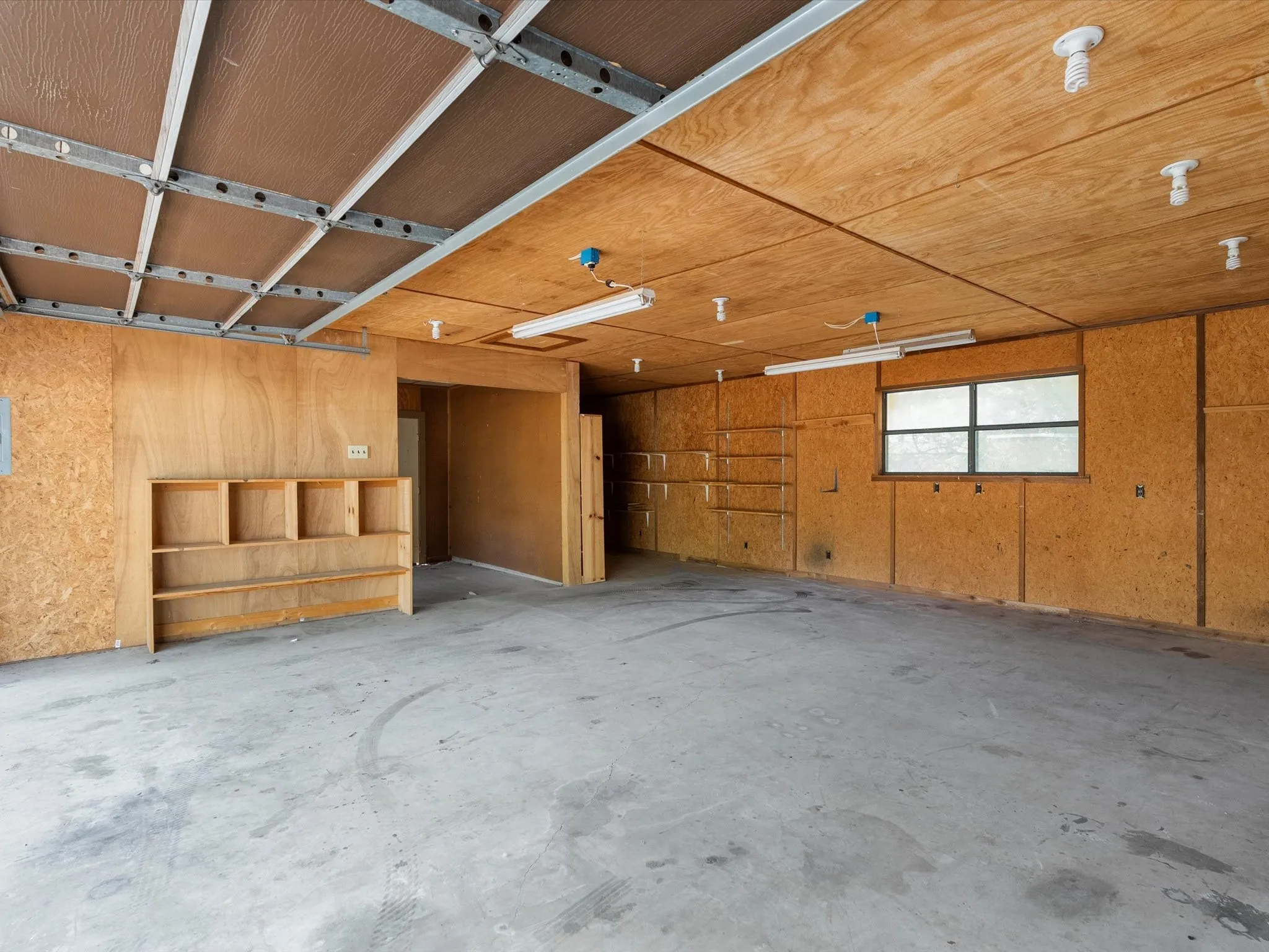 Workshop/storage in detached garage
