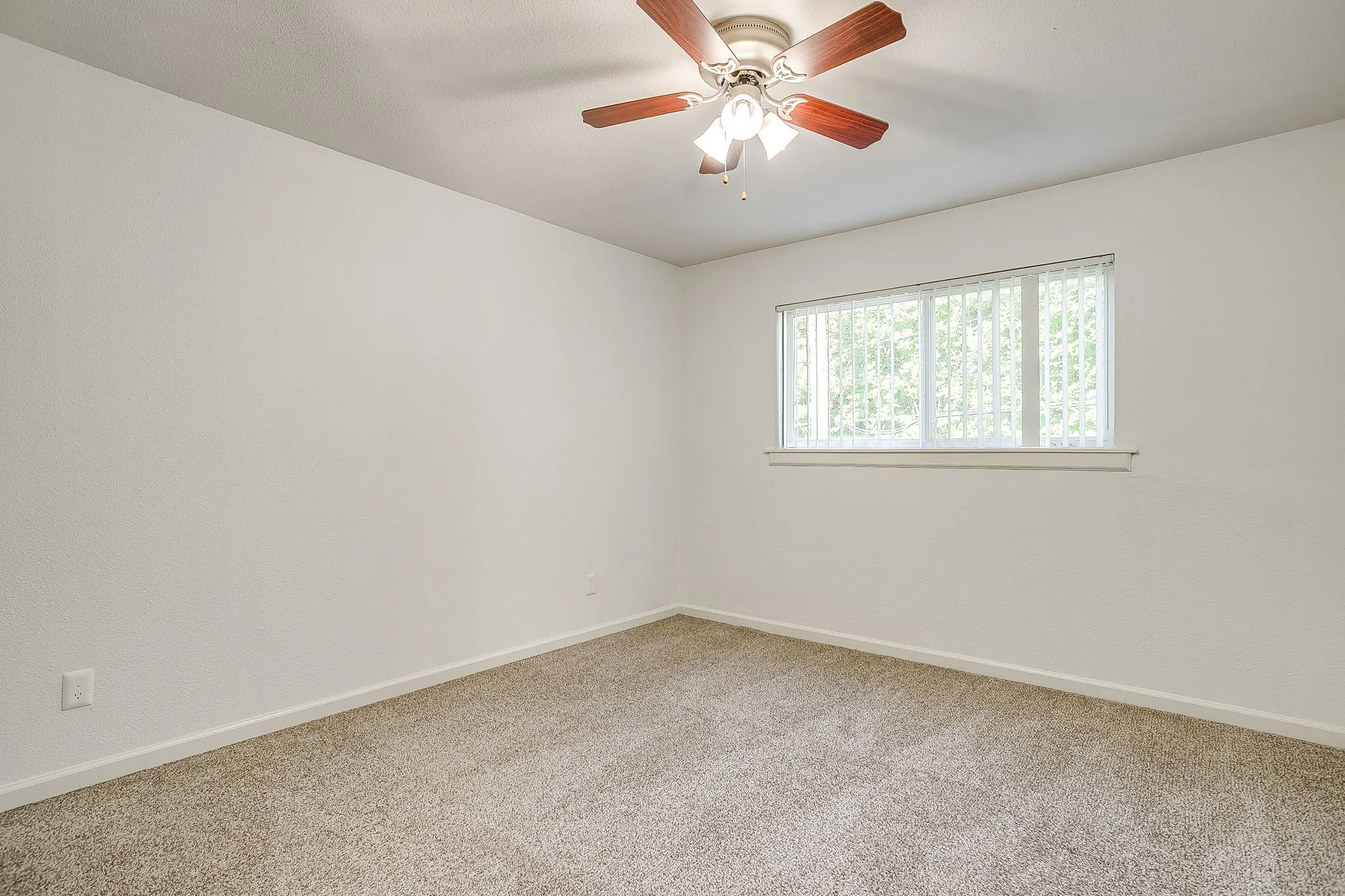 Apartment For Rent in Tarrant County , 3870 Tulsa Way 12, Fort Worth, Texas 76107, 1 Bedroom, 1 Bathroom, Garage spaces, 650 Sqft, built in 1962, mls#21269153, Real Estate Agent in Fort Worth, Homes For Rent in Tarrant county, Homes For Rent in Fort Worth, Realtor in Fort Worth Texas, Real Estate Brokerage Independent Realty Texas, Luminita Cordes Realtor