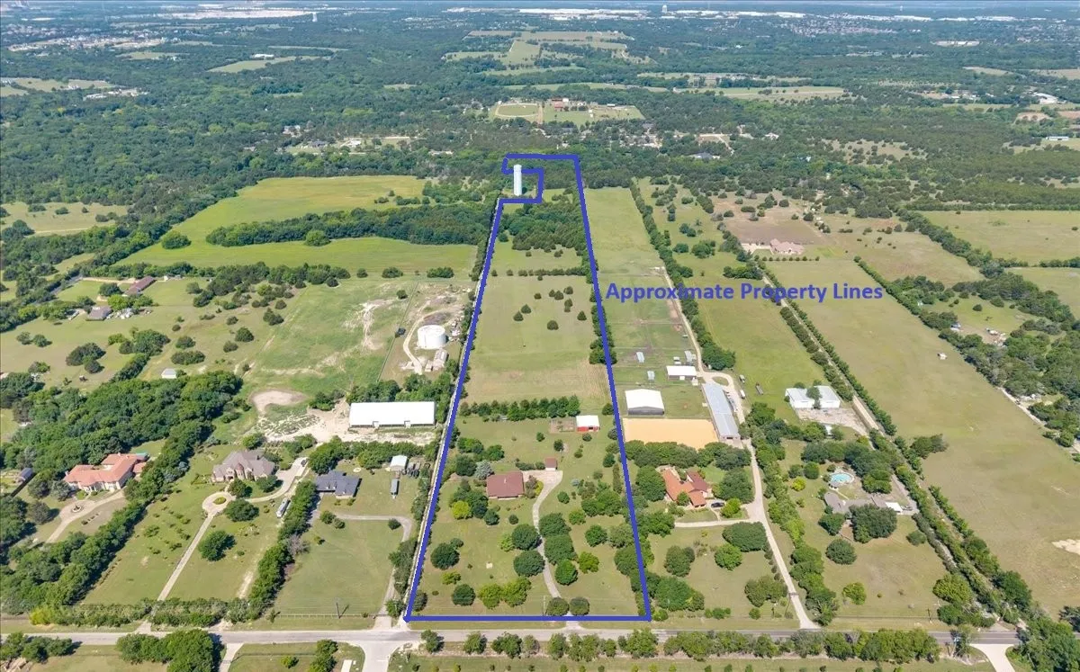 Aerial view with approximate boundary lines.