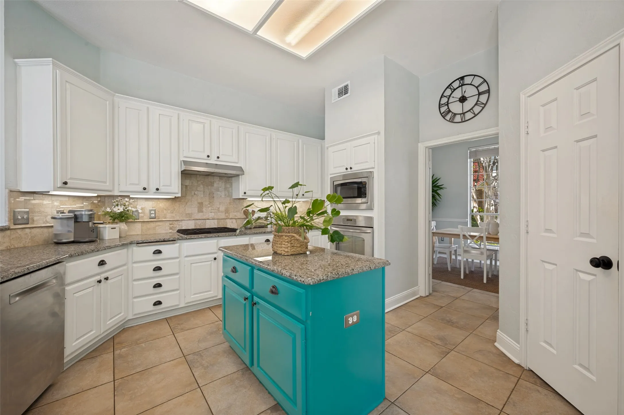 Single Family Residence For Sale in Collin County , 8500 Bantry Court, Plano, Texas 75025, 4 Bedroom, 4 Bathroom, 2 Garage spaces, 3,338 Sqft, built in 1992, mls#21268630, Real Estate Agent in Plano, Homes For Sale in Collin county, Homes For Sale in Plano, Realtor in Plano Texas, Real Estate Brokerage Independent Realty Texas, Luminita Cordes Realtor