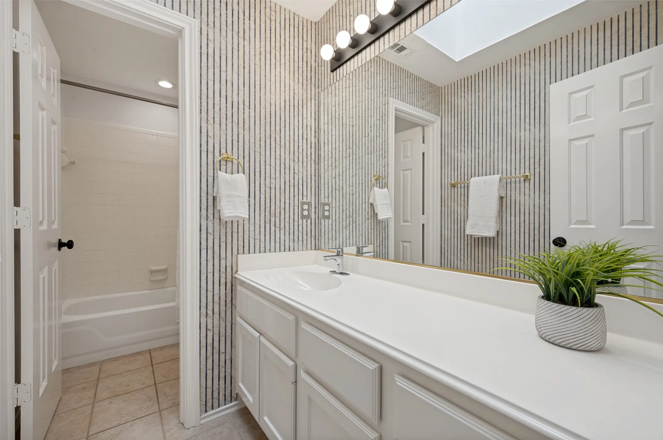 Single Family Residence For Sale in Collin County , 8500 Bantry Court, Plano, Texas 75025, 4 Bedroom, 4 Bathroom, 2 Garage spaces, 3,338 Sqft, built in 1992, mls#21268630, Real Estate Agent in Plano, Homes For Sale in Collin county, Homes For Sale in Plano, Realtor in Plano Texas, Real Estate Brokerage Independent Realty Texas, Luminita Cordes Realtor