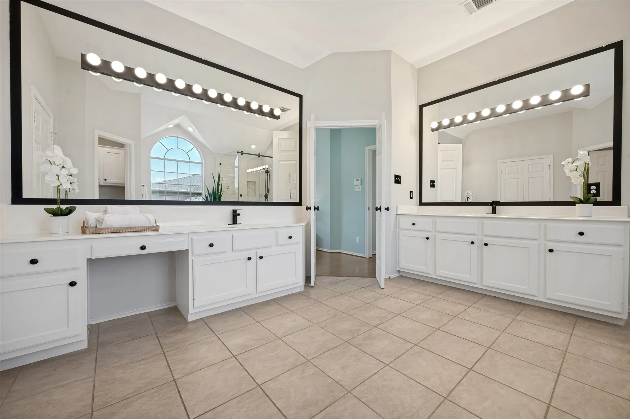 Single Family Residence For Sale in Collin County , 8500 Bantry Court, Plano, Texas 75025, 4 Bedroom, 4 Bathroom, 2 Garage spaces, 3,338 Sqft, built in 1992, mls#21268630, Real Estate Agent in Plano, Homes For Sale in Collin county, Homes For Sale in Plano, Realtor in Plano Texas, Real Estate Brokerage Independent Realty Texas, Luminita Cordes Realtor