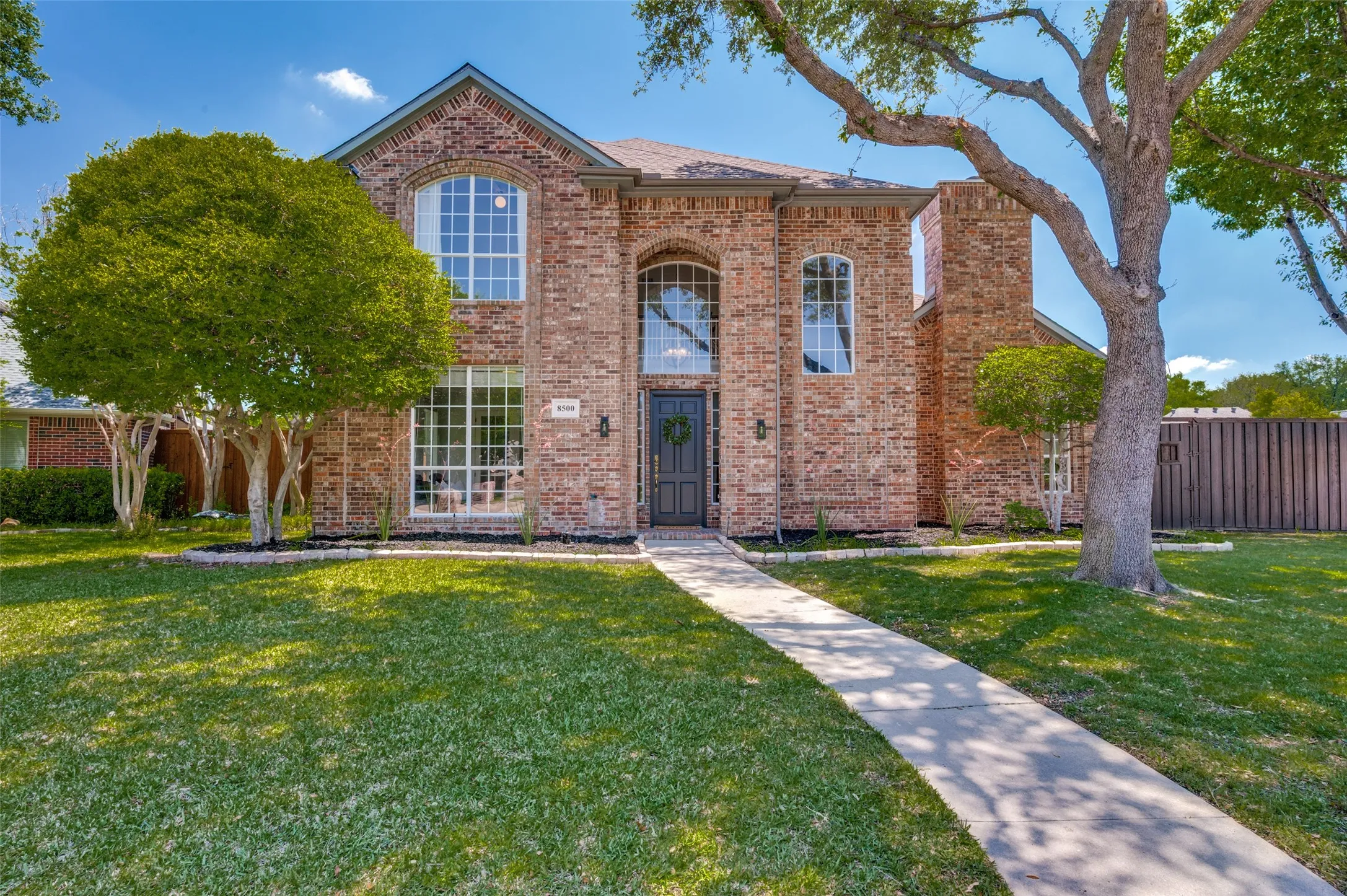Single Family Residence For Sale in Collin County , 8500 Bantry Court, Plano, Texas 75025, 4 Bedroom, 4 Bathroom, 2 Garage spaces, 3,338 Sqft, built in 1992, mls#21268630, Real Estate Agent in Plano, Homes For Sale in Collin county, Homes For Sale in Plano, Realtor in Plano Texas, Real Estate Brokerage Independent Realty Texas, Luminita Cordes Realtor