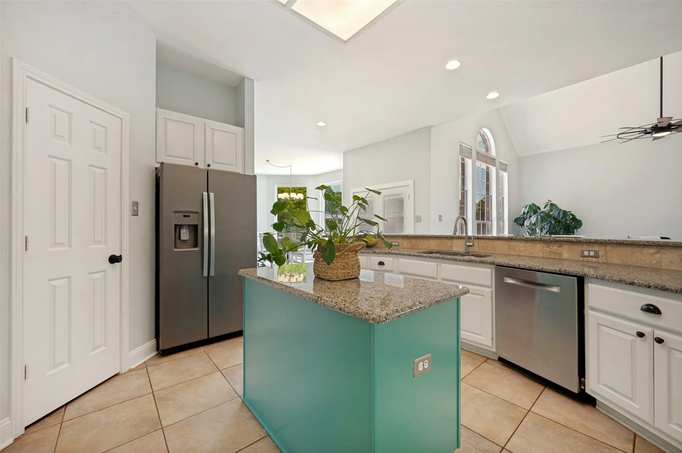 Single Family Residence For Sale in Collin County , 8500 Bantry Court, Plano, Texas 75025, 4 Bedroom, 4 Bathroom, 2 Garage spaces, 3,338 Sqft, built in 1992, mls#21268630, Real Estate Agent in Plano, Homes For Sale in Collin county, Homes For Sale in Plano, Realtor in Plano Texas, Real Estate Brokerage Independent Realty Texas, Luminita Cordes Realtor
