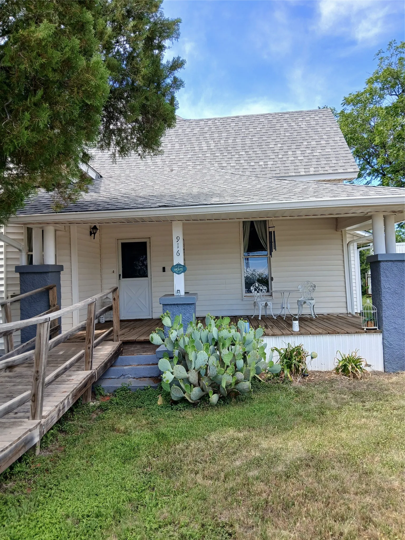 Single Family Residence For Sale in Coleman County , 916 AUSTIN Street, Coleman, Texas 76834, 3 Bedroom, 1 Bathroom, Garage spaces, 1,763 Sqft, built in 1923, mls#21271542, Real Estate Agent in Coleman, Homes For Sale in Coleman county, Homes For Sale in Coleman, Realtor in Coleman Texas, Real Estate Brokerage Independent Realty Texas, Luminita Cordes Realtor