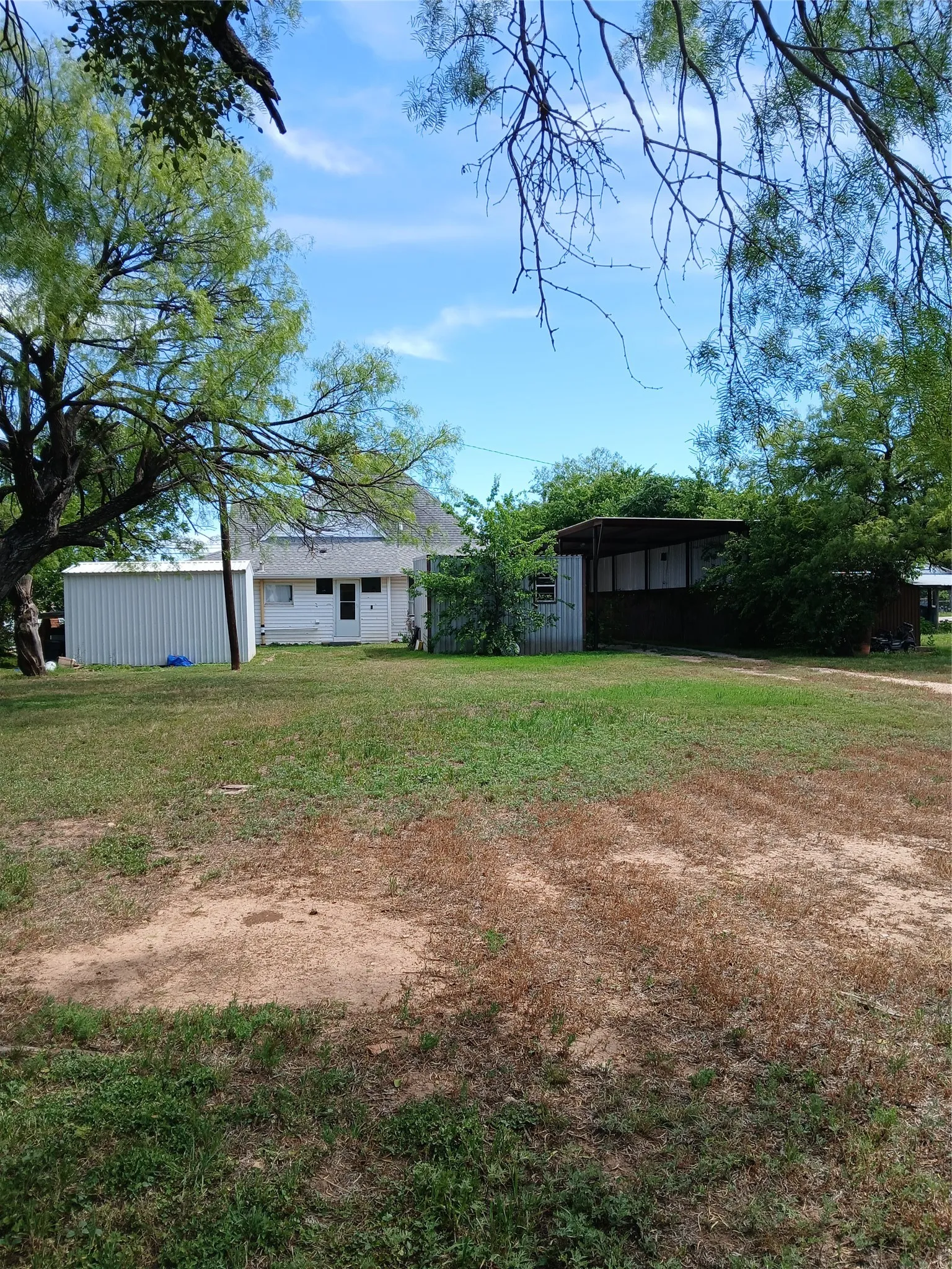 Single Family Residence For Sale in Coleman County , 916 AUSTIN Street, Coleman, Texas 76834, 3 Bedroom, 1 Bathroom, Garage spaces, 1,763 Sqft, built in 1923, mls#21271542, Real Estate Agent in Coleman, Homes For Sale in Coleman county, Homes For Sale in Coleman, Realtor in Coleman Texas, Real Estate Brokerage Independent Realty Texas, Luminita Cordes Realtor
