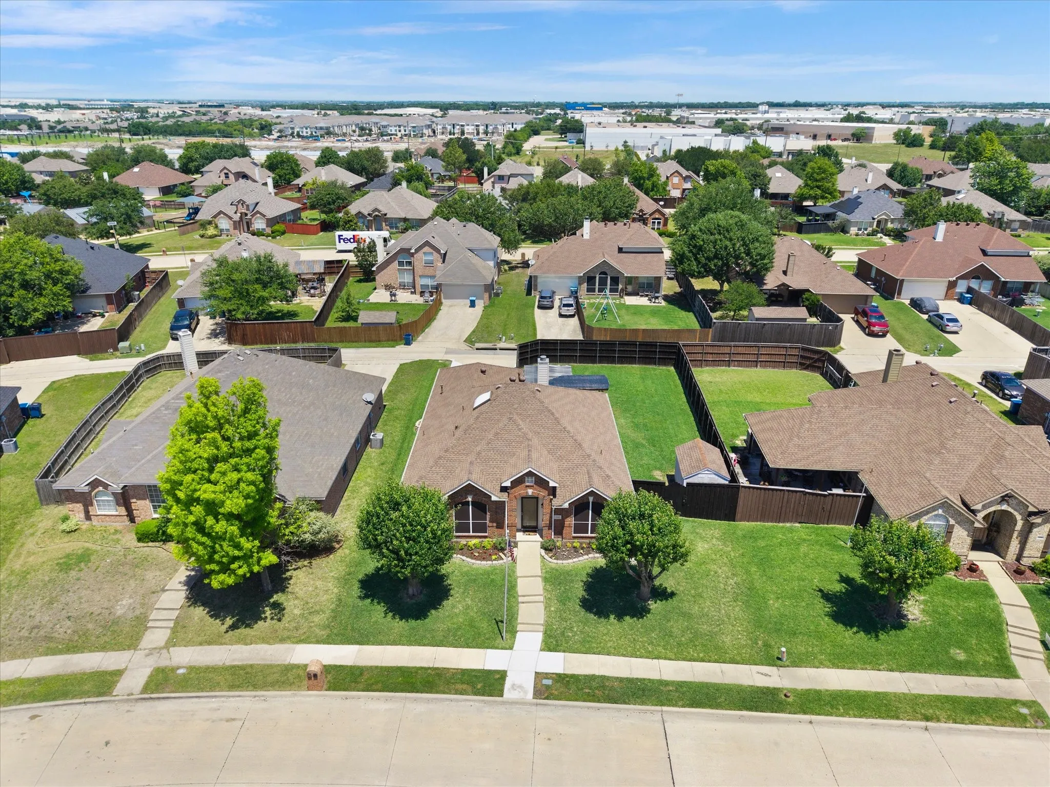 Single Family Residence For Sale in Rockwall County , 2440 Fieldcrest Drive, Rockwall, Texas 75032, 3 Bedroom, 2 Bathroom, 2 Garage spaces, 1,870 Sqft, built in 2001, mls#21269870, Real Estate Agent in Rockwall, Homes For Sale in Rockwall county, Homes For Sale in Rockwall, Realtor in Rockwall Texas, Real Estate Brokerage Independent Realty Texas, Luminita Cordes Realtor