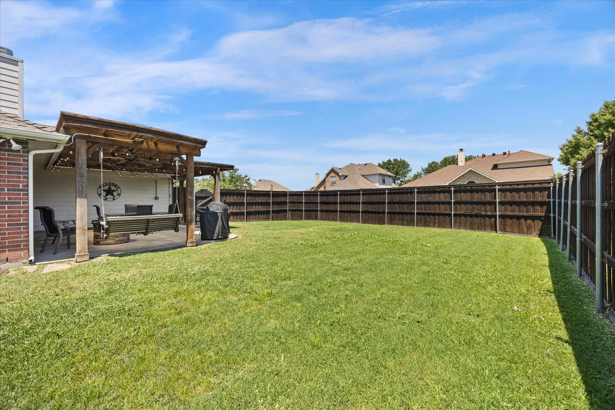 Alternate view of the backyard.