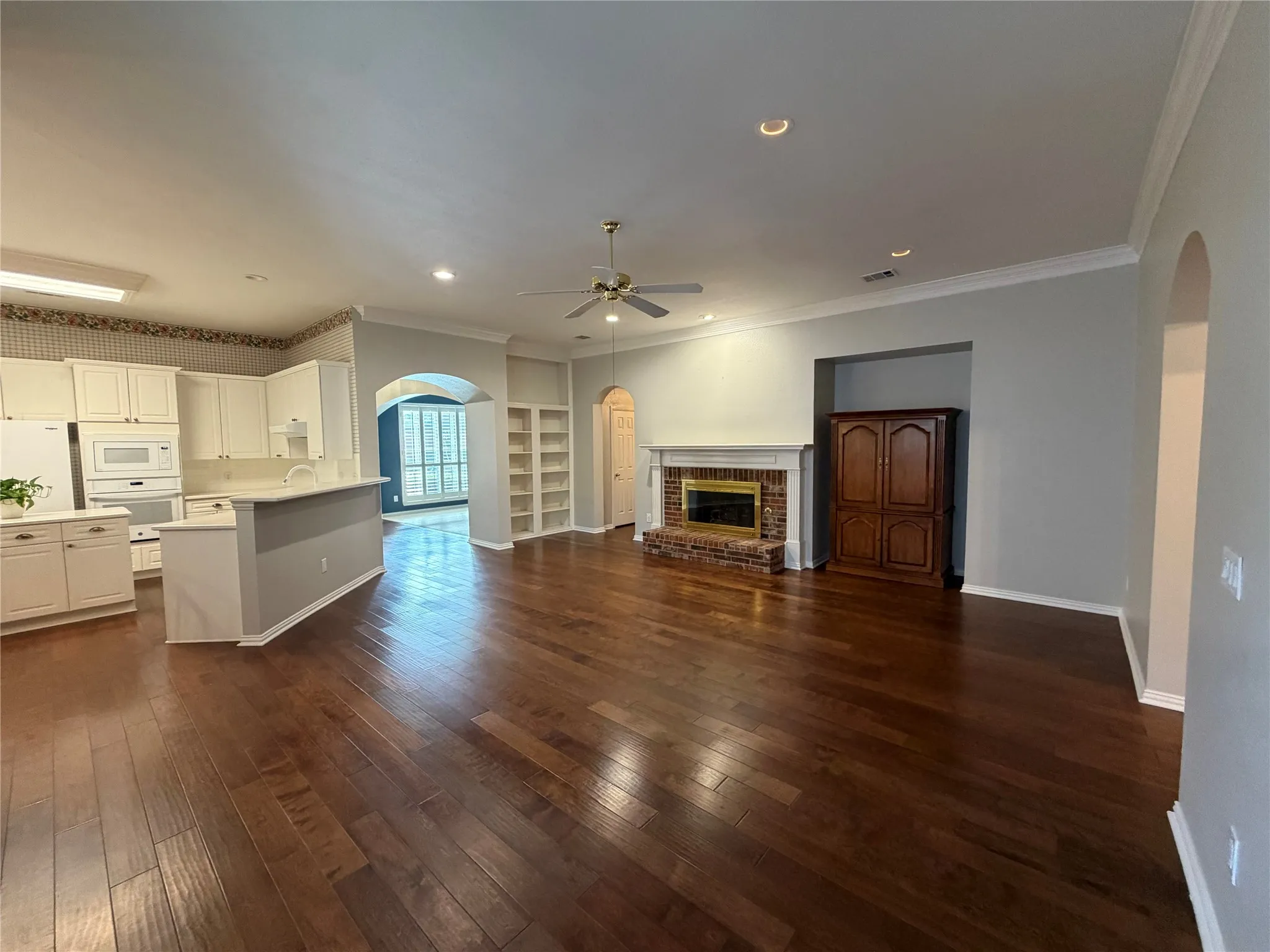 Single Family Residence For Sale in Rockwall County , 651 Stafford Circle, Rockwall, Texas 75087, 4 Bedroom, 2 Bathroom, 2 Garage spaces, 2,392 Sqft, built in 1997, mls#21269926, Real Estate Agent in Rockwall, Homes For Sale in Rockwall county, Homes For Sale in Rockwall, Realtor in Rockwall Texas, Real Estate Brokerage Independent Realty Texas, Luminita Cordes Realtor