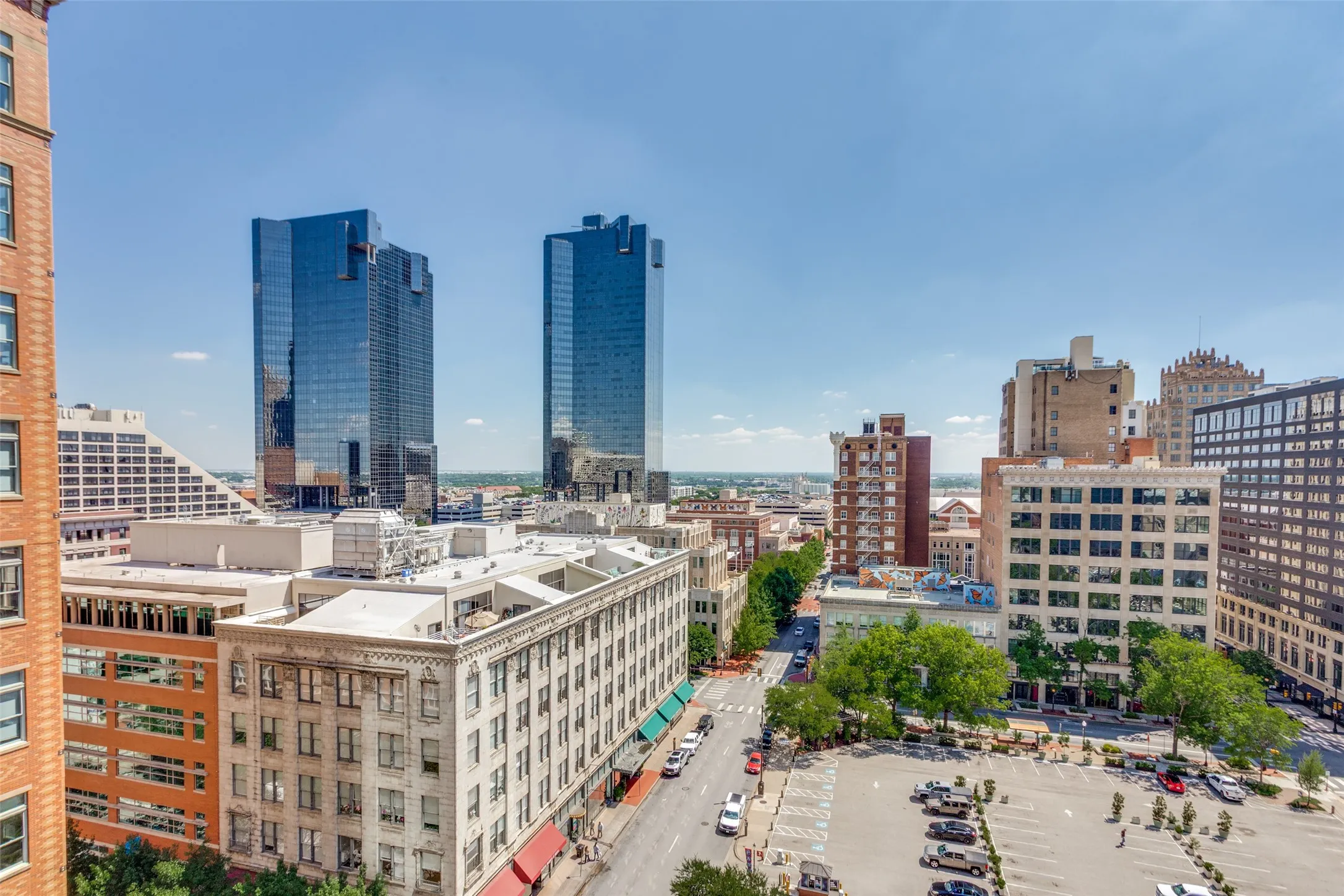 Condominium For Sale in Tarrant County , 500 Throckmorton Street 1104, Fort Worth, Texas 76102, 2 Bedroom, 2 Bathroom, 2 Garage spaces, 1,556 Sqft, built in 2005, mls#21268245, Real Estate Agent in Fort Worth, Homes For Sale in Tarrant county, Homes For Sale in Fort Worth, Realtor in Fort Worth Texas, Real Estate Brokerage Independent Realty Texas, Luminita Cordes Realtor