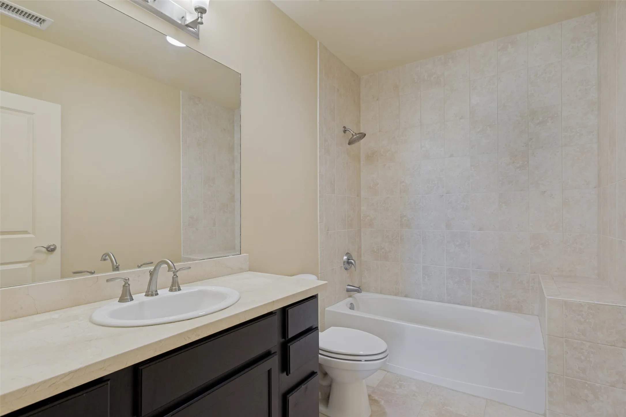 Condominium For Sale in Tarrant County , 500 Throckmorton Street 1104, Fort Worth, Texas 76102, 2 Bedroom, 2 Bathroom, 2 Garage spaces, 1,556 Sqft, built in 2005, mls#21268245, Real Estate Agent in Fort Worth, Homes For Sale in Tarrant county, Homes For Sale in Fort Worth, Realtor in Fort Worth Texas, Real Estate Brokerage Independent Realty Texas, Luminita Cordes Realtor