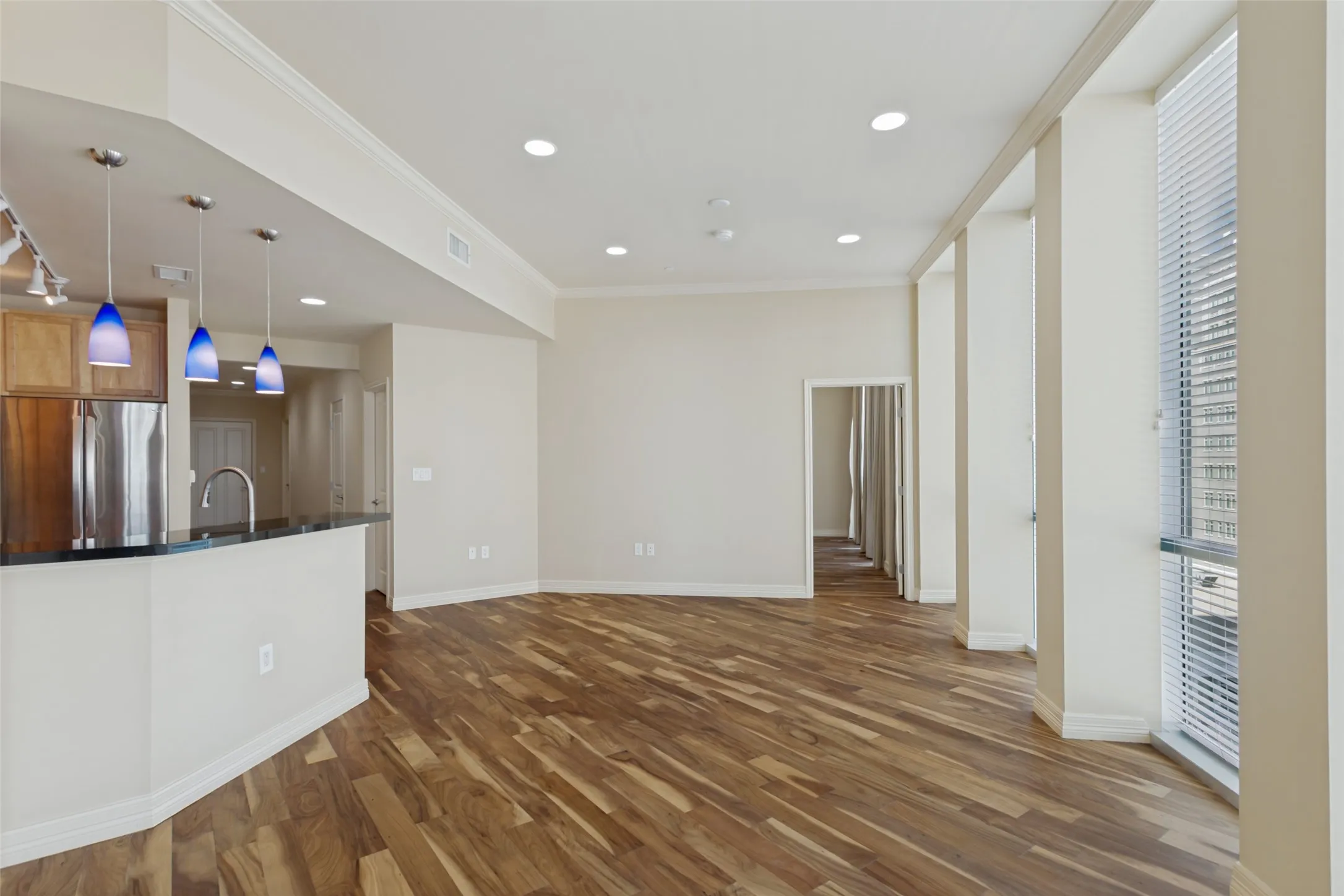 Condominium For Sale in Tarrant County , 500 Throckmorton Street 1104, Fort Worth, Texas 76102, 2 Bedroom, 2 Bathroom, 2 Garage spaces, 1,556 Sqft, built in 2005, mls#21268245, Real Estate Agent in Fort Worth, Homes For Sale in Tarrant county, Homes For Sale in Fort Worth, Realtor in Fort Worth Texas, Real Estate Brokerage Independent Realty Texas, Luminita Cordes Realtor