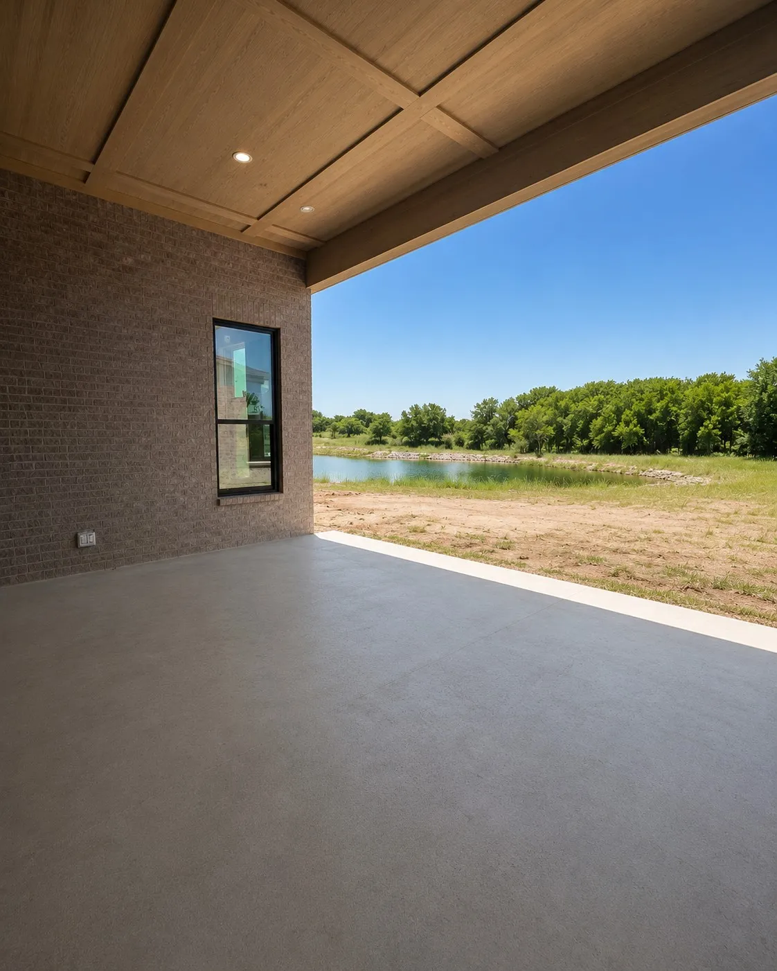 Images shown are for illustrative purposes & do not accurately depict features, finishes, or layout. Variations in design materials & specifications may occur.