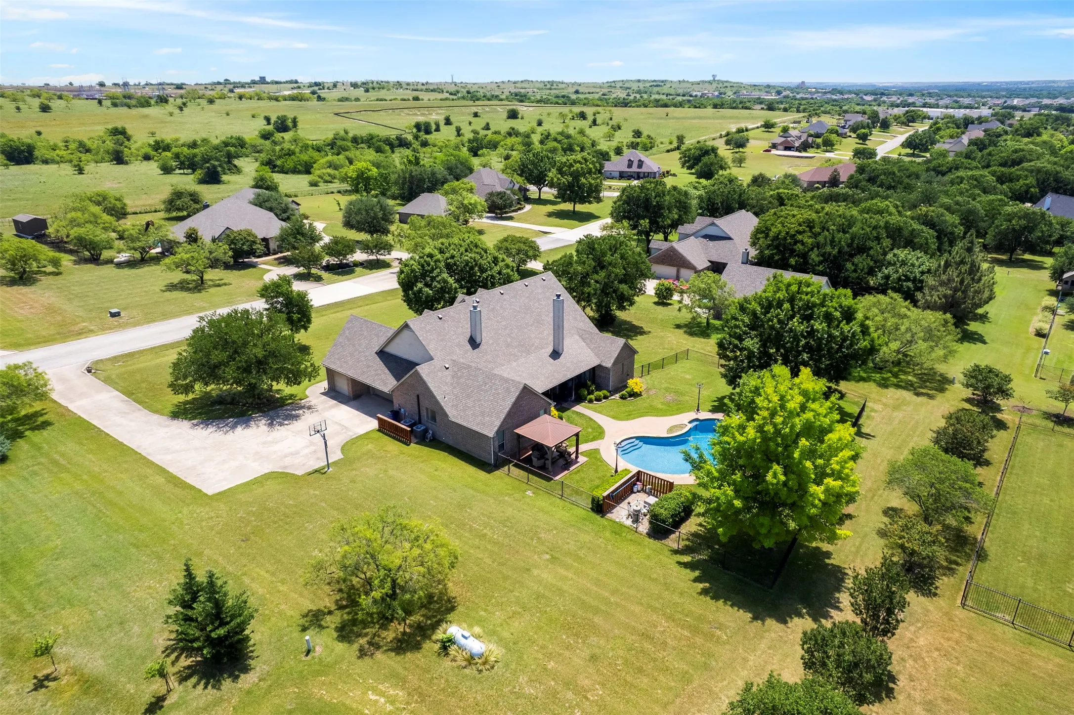 Single Family Residence For Sale in Parker County , 109 Aledo Pointe Drive, Aledo, Texas 76008, 4 Bedrooms, 4 Bathrooms, 3 Garage spaces, 2,800 Sqft, built in 2003, Price $749,500, mls#21267327, Real Estate Agent in Aledo, Homes For Sale in Parker county, Homes For Sale in Aledo, Realtor in Aledo Texas, Real Estate Brokerage Independent Realty Texas, Luminita Cordes Realtor