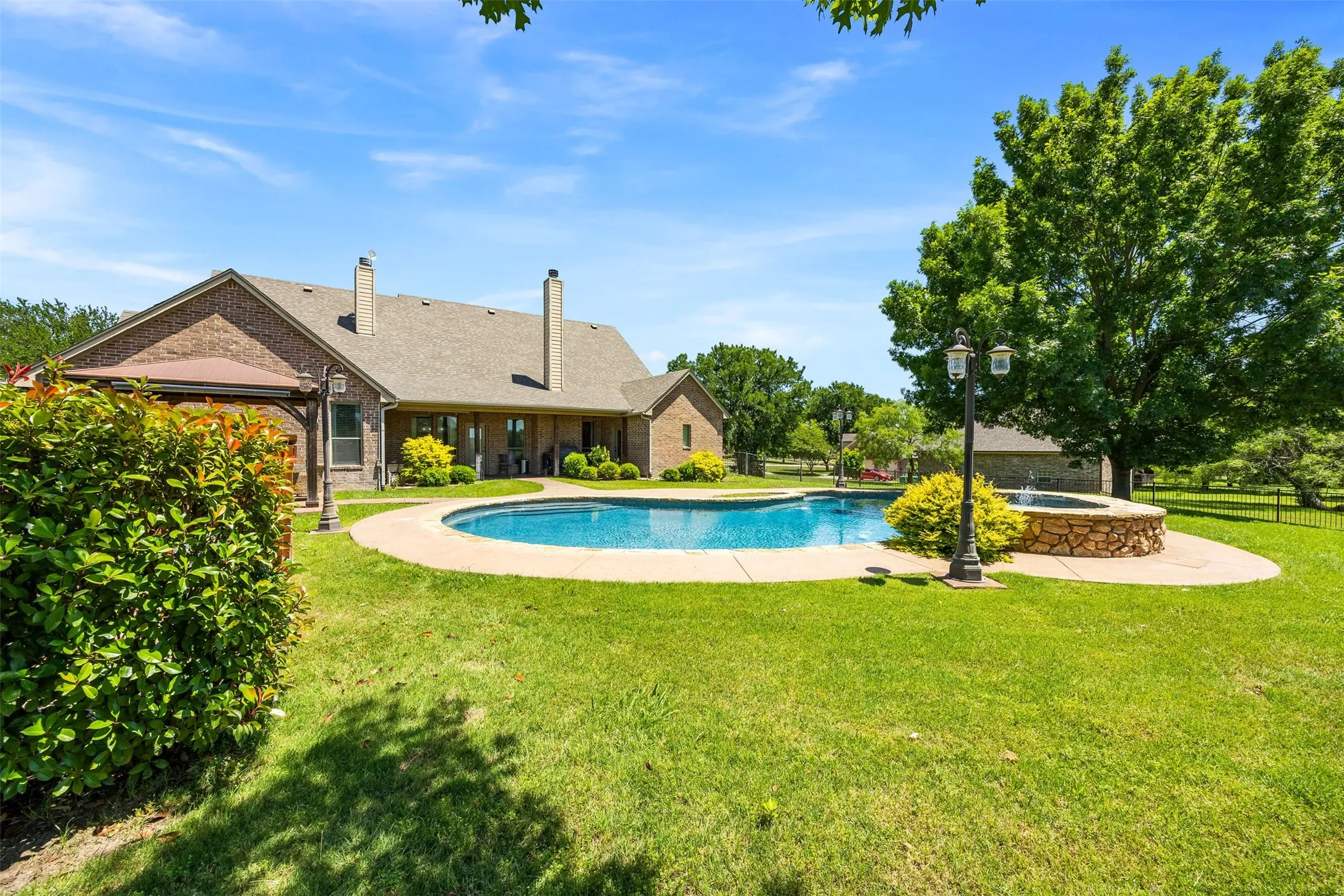 Single Family Residence For Sale in Parker County , 109 Aledo Pointe Drive, Aledo, Texas 76008, 4 Bedrooms, 4 Bathrooms, 3 Garage spaces, 2,800 Sqft, built in 2003, Price $749,500, mls#21267327, Real Estate Agent in Aledo, Homes For Sale in Parker county, Homes For Sale in Aledo, Realtor in Aledo Texas, Real Estate Brokerage Independent Realty Texas, Luminita Cordes Realtor