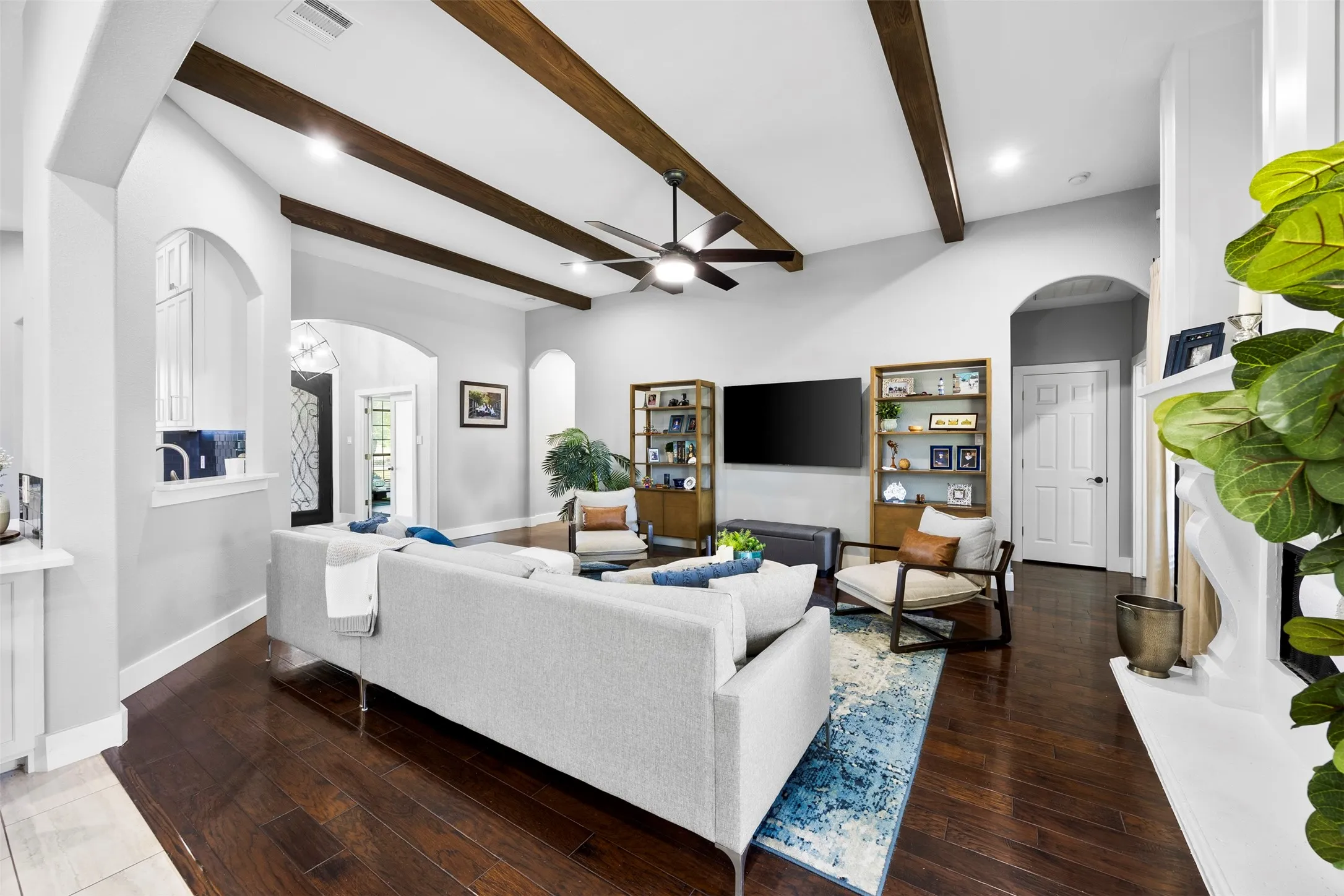 Single Family Residence For Sale in Parker County , 109 Aledo Pointe Drive, Aledo, Texas 76008, 4 Bedrooms, 4 Bathrooms, 3 Garage spaces, 2,800 Sqft, built in 2003, Price $749,500, mls#21267327, Real Estate Agent in Aledo, Homes For Sale in Parker county, Homes For Sale in Aledo, Realtor in Aledo Texas, Real Estate Brokerage Independent Realty Texas, Luminita Cordes Realtor