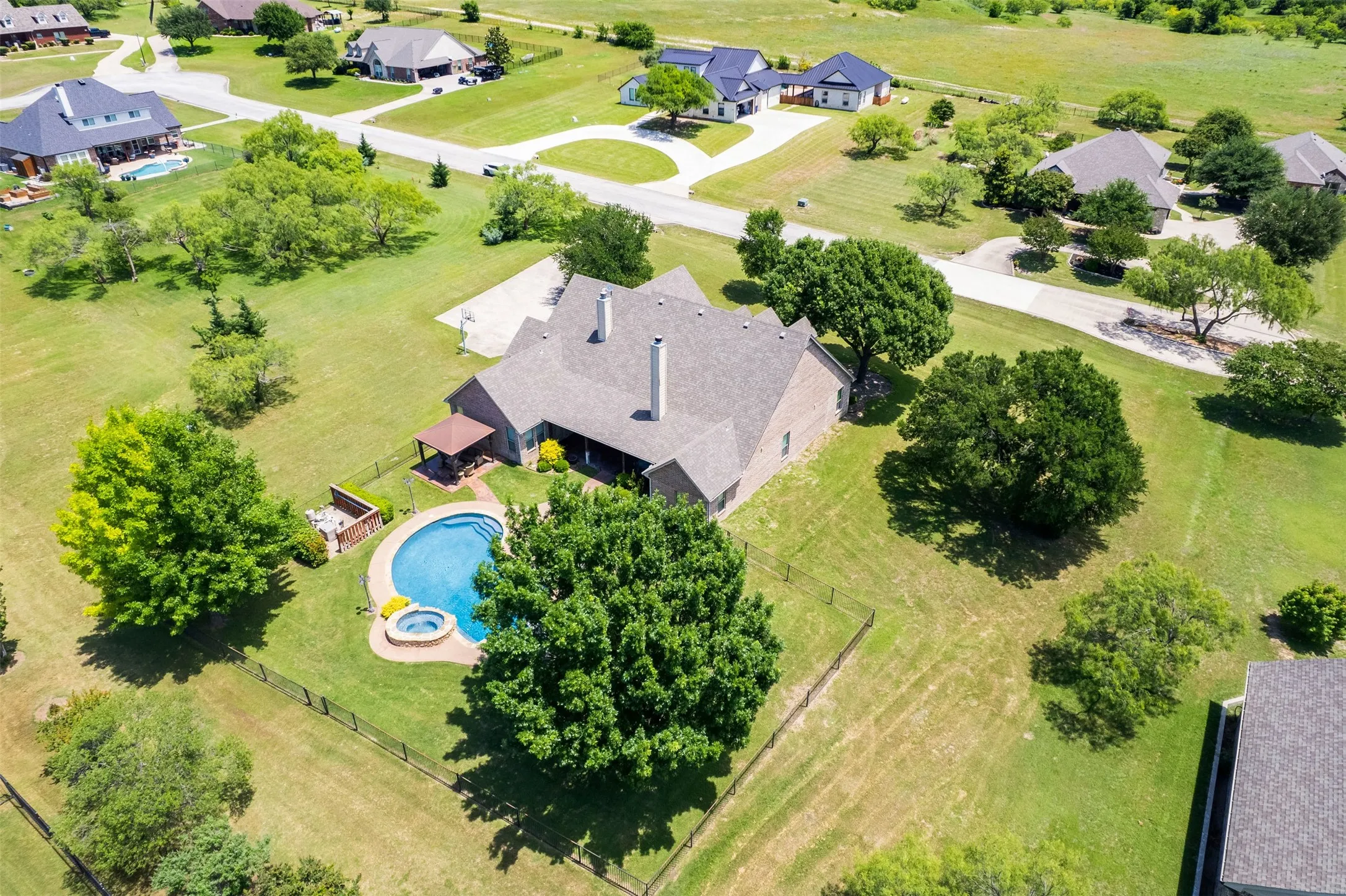 Single Family Residence For Sale in Parker County , 109 Aledo Pointe Drive, Aledo, Texas 76008, 4 Bedrooms, 4 Bathrooms, 3 Garage spaces, 2,800 Sqft, built in 2003, Price $749,500, mls#21267327, Real Estate Agent in Aledo, Homes For Sale in Parker county, Homes For Sale in Aledo, Realtor in Aledo Texas, Real Estate Brokerage Independent Realty Texas, Luminita Cordes Realtor