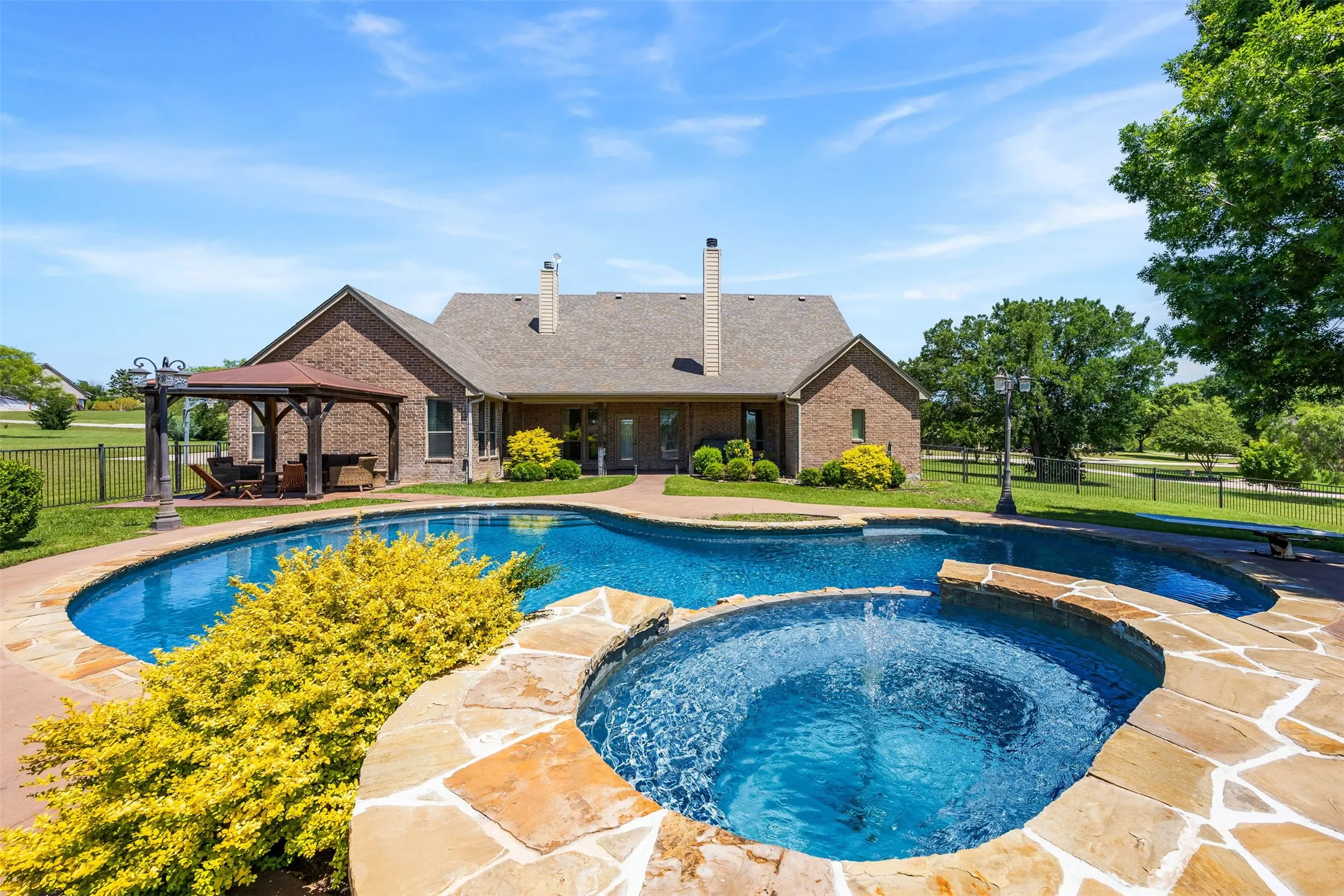 Single Family Residence For Sale in Parker County , 109 Aledo Pointe Drive, Aledo, Texas 76008, 4 Bedrooms, 4 Bathrooms, 3 Garage spaces, 2,800 Sqft, built in 2003, Price $749,500, mls#21267327, Real Estate Agent in Aledo, Homes For Sale in Parker county, Homes For Sale in Aledo, Realtor in Aledo Texas, Real Estate Brokerage Independent Realty Texas, Luminita Cordes Realtor