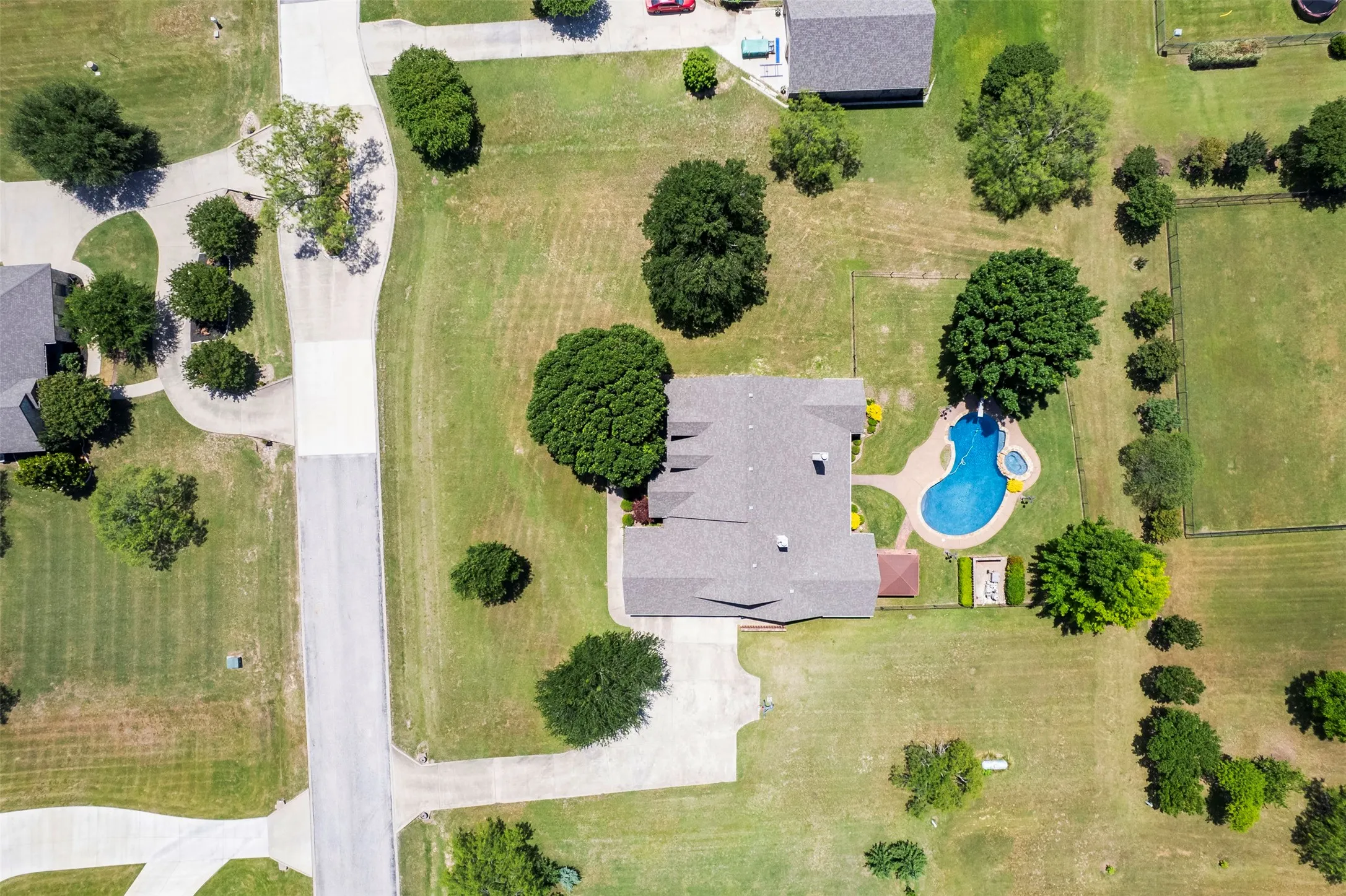 Single Family Residence For Sale in Parker County , 109 Aledo Pointe Drive, Aledo, Texas 76008, 4 Bedrooms, 4 Bathrooms, 3 Garage spaces, 2,800 Sqft, built in 2003, Price $749,500, mls#21267327, Real Estate Agent in Aledo, Homes For Sale in Parker county, Homes For Sale in Aledo, Realtor in Aledo Texas, Real Estate Brokerage Independent Realty Texas, Luminita Cordes Realtor