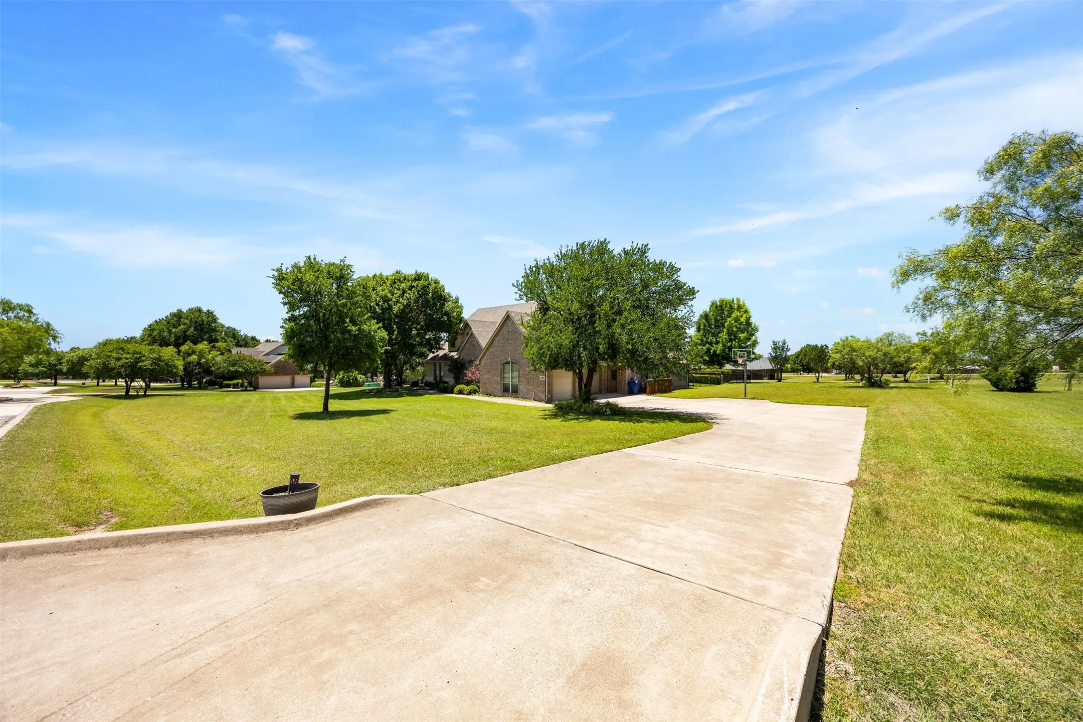 Single Family Residence For Sale in Parker County , 109 Aledo Pointe Drive, Aledo, Texas 76008, 4 Bedrooms, 4 Bathrooms, 3 Garage spaces, 2,800 Sqft, built in 2003, Price $749,500, mls#21267327, Real Estate Agent in Aledo, Homes For Sale in Parker county, Homes For Sale in Aledo, Realtor in Aledo Texas, Real Estate Brokerage Independent Realty Texas, Luminita Cordes Realtor