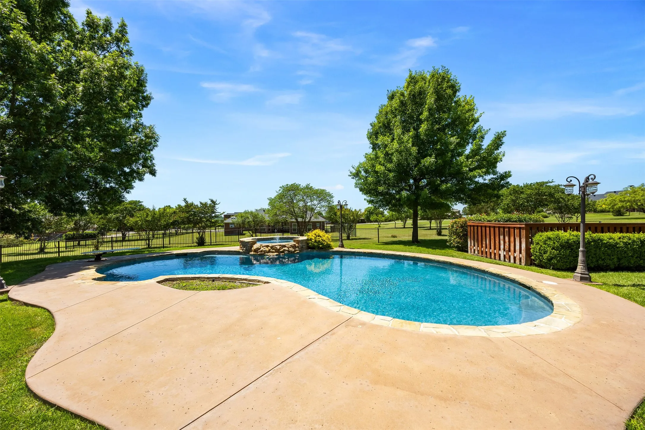 Single Family Residence For Sale in Parker County , 109 Aledo Pointe Drive, Aledo, Texas 76008, 4 Bedrooms, 4 Bathrooms, 3 Garage spaces, 2,800 Sqft, built in 2003, Price $749,500, mls#21267327, Real Estate Agent in Aledo, Homes For Sale in Parker county, Homes For Sale in Aledo, Realtor in Aledo Texas, Real Estate Brokerage Independent Realty Texas, Luminita Cordes Realtor