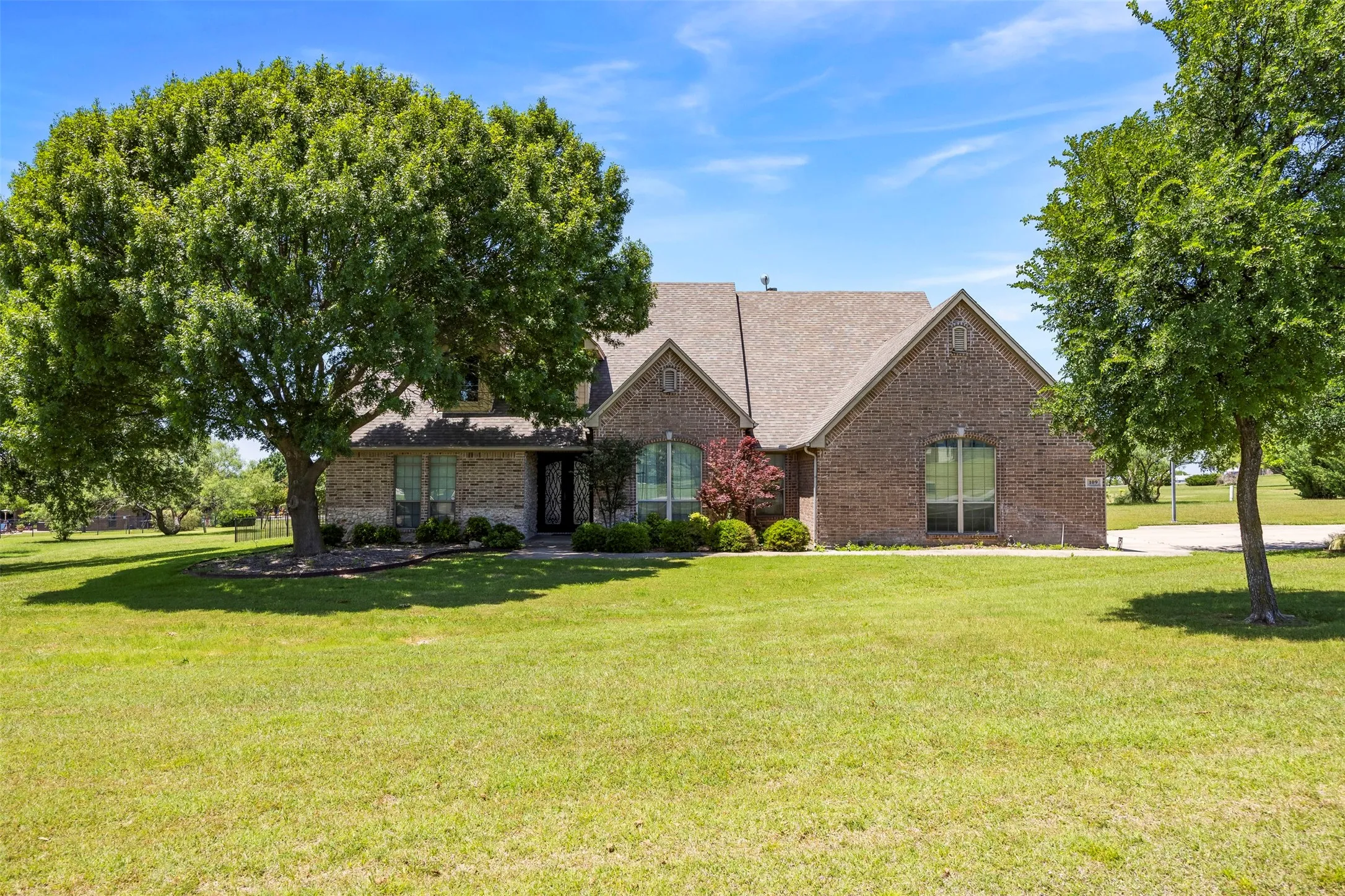 Single Family Residence For Sale in Parker County , 109 Aledo Pointe Drive, Aledo, Texas 76008, 4 Bedrooms, 4 Bathrooms, 3 Garage spaces, 2,800 Sqft, built in 2003, Price $749,500, mls#21267327, Real Estate Agent in Aledo, Homes For Sale in Parker county, Homes For Sale in Aledo, Realtor in Aledo Texas, Real Estate Brokerage Independent Realty Texas, Luminita Cordes Realtor