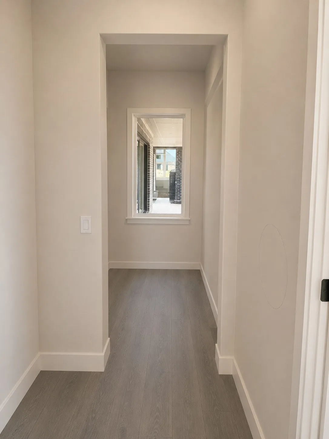 Images shown are for illustrative purposes & do not accurately depict features, finishes, or layout. Variations in design materials & specifications may occur.
