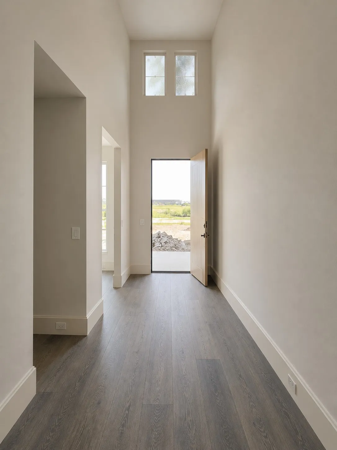 Images shown are for illustrative purposes & do not accurately depict features, finishes, or layout. Variations in design materials & specifications may occur.