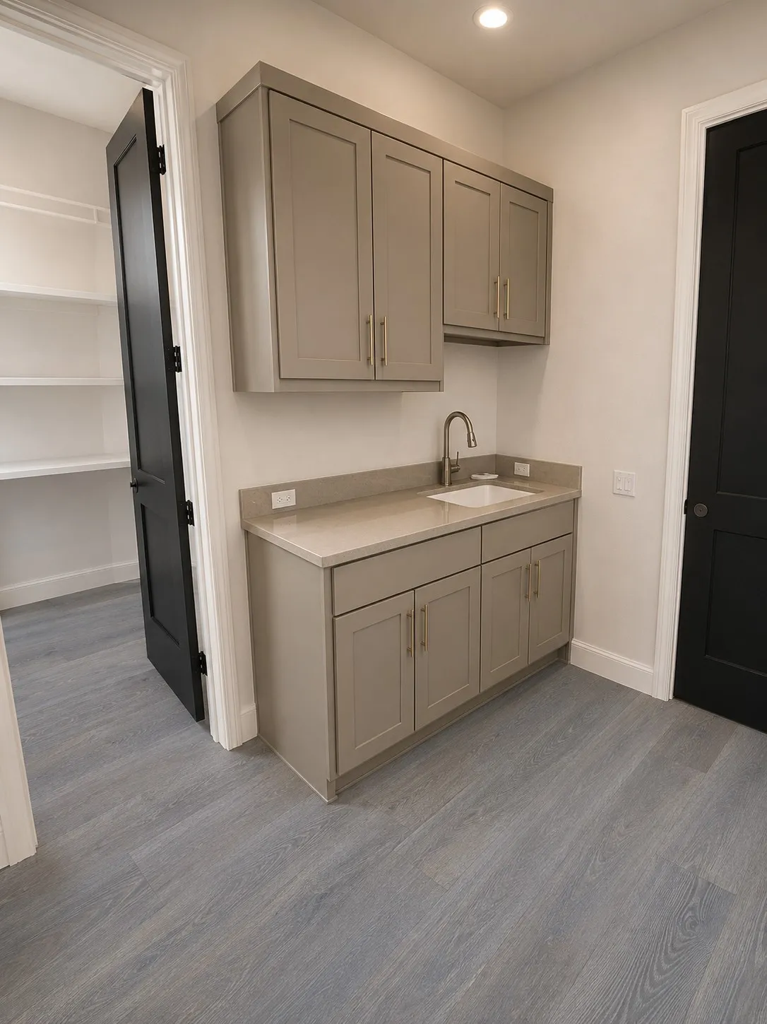 Images shown are for illustrative purposes & do not accurately depict features, finishes, or layout. Variations in design materials & specifications may occur.