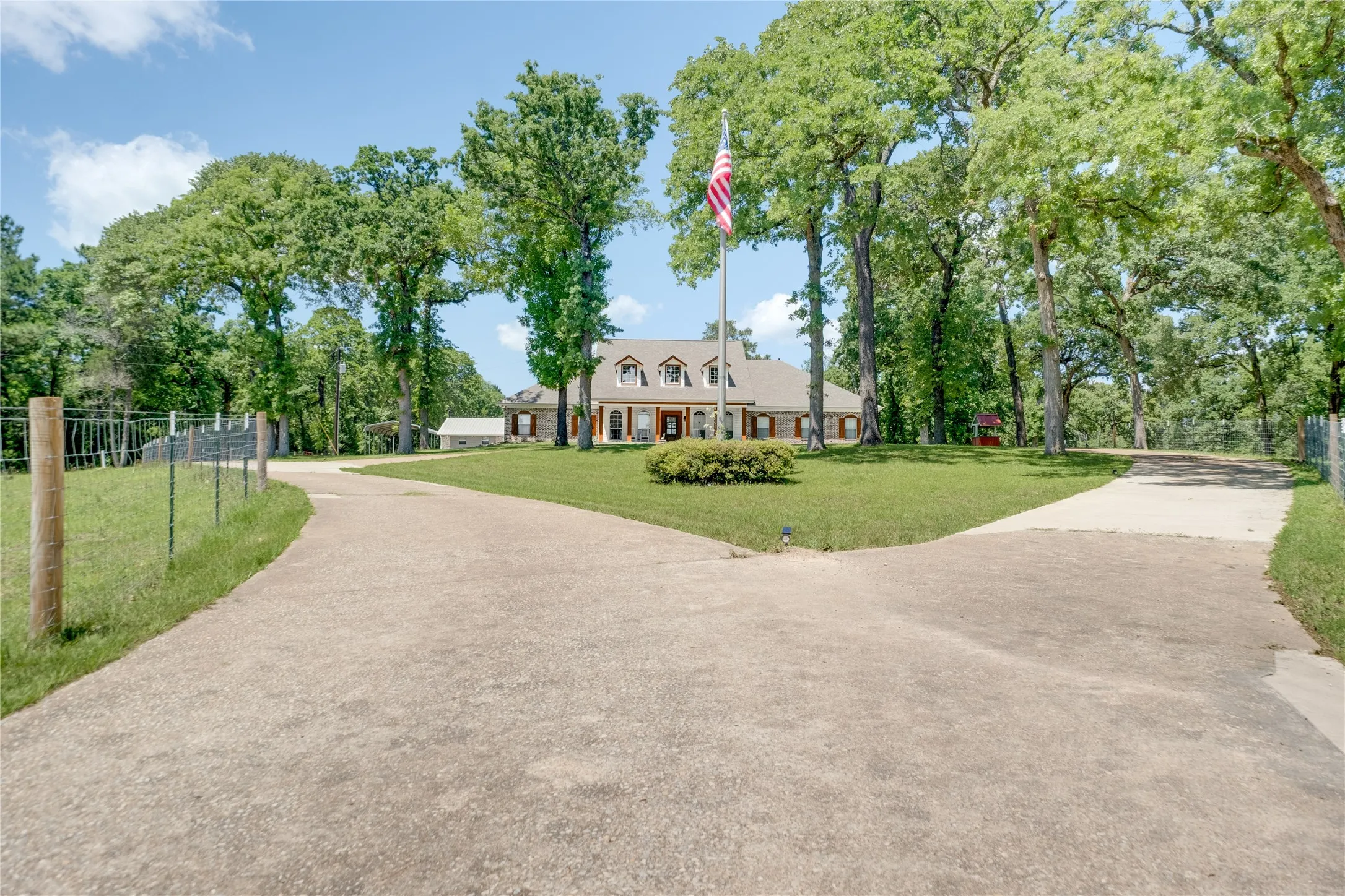 Farm For Sale in Anderson County , 231 An County Road 2105, Palestine, Texas 75801, 3 Bedroom, 3 Bathroom, 2 Garage spaces, 3,355 Sqft, built in 1994, mls#21261041, Real Estate Agent in Palestine, Homes For Sale in Anderson county, Homes For Sale in Palestine, Realtor in Palestine Texas, Real Estate Brokerage Independent Realty Texas, Luminita Cordes Realtor