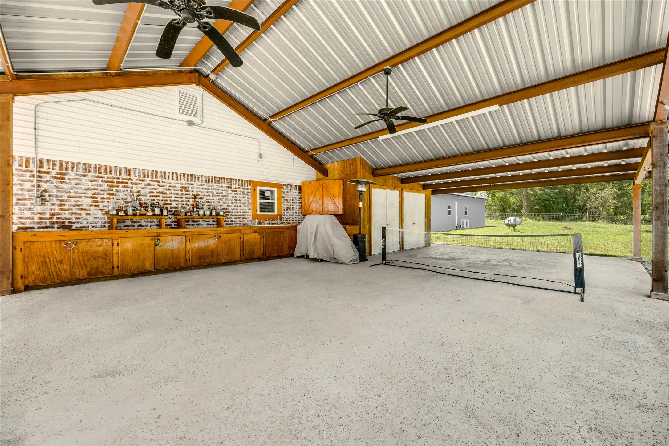 Farm For Sale in Anderson County , 231 An County Road 2105, Palestine, Texas 75801, 3 Bedroom, 3 Bathroom, 2 Garage spaces, 3,355 Sqft, built in 1994, mls#21261041, Real Estate Agent in Palestine, Homes For Sale in Anderson county, Homes For Sale in Palestine, Realtor in Palestine Texas, Real Estate Brokerage Independent Realty Texas, Luminita Cordes Realtor