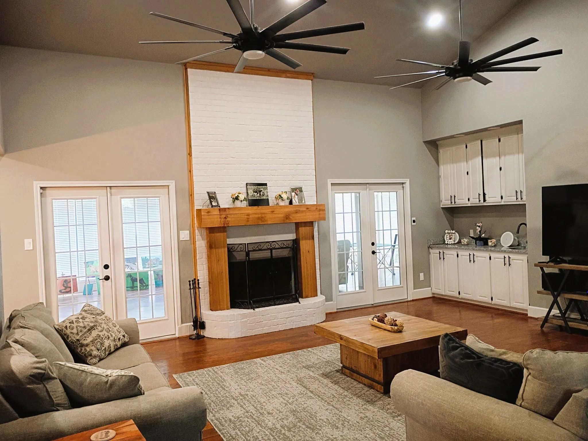 Farm For Sale in Anderson County , 231 An County Road 2105, Palestine, Texas 75801, 3 Bedroom, 3 Bathroom, 2 Garage spaces, 3,355 Sqft, built in 1994, mls#21261041, Real Estate Agent in Palestine, Homes For Sale in Anderson county, Homes For Sale in Palestine, Realtor in Palestine Texas, Real Estate Brokerage Independent Realty Texas, Luminita Cordes Realtor
