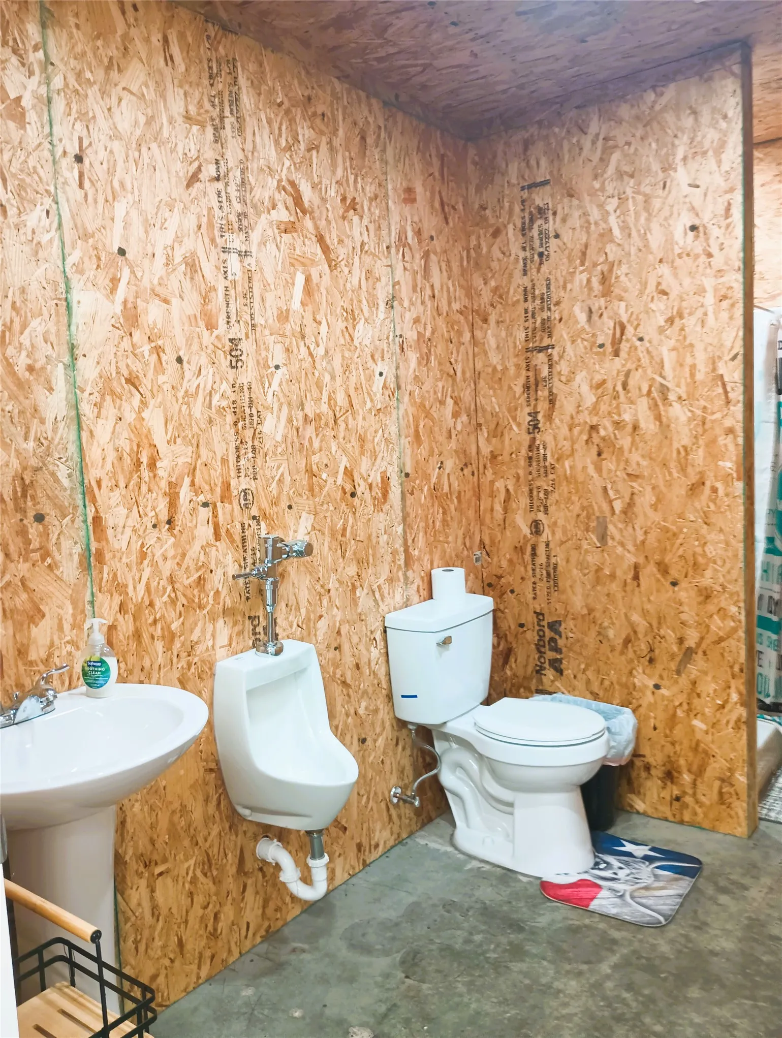Farm For Sale in Anderson County , 231 An County Road 2105, Palestine, Texas 75801, 3 Bedroom, 3 Bathroom, 2 Garage spaces, 3,355 Sqft, built in 1994, mls#21261041, Real Estate Agent in Palestine, Homes For Sale in Anderson county, Homes For Sale in Palestine, Realtor in Palestine Texas, Real Estate Brokerage Independent Realty Texas, Luminita Cordes Realtor