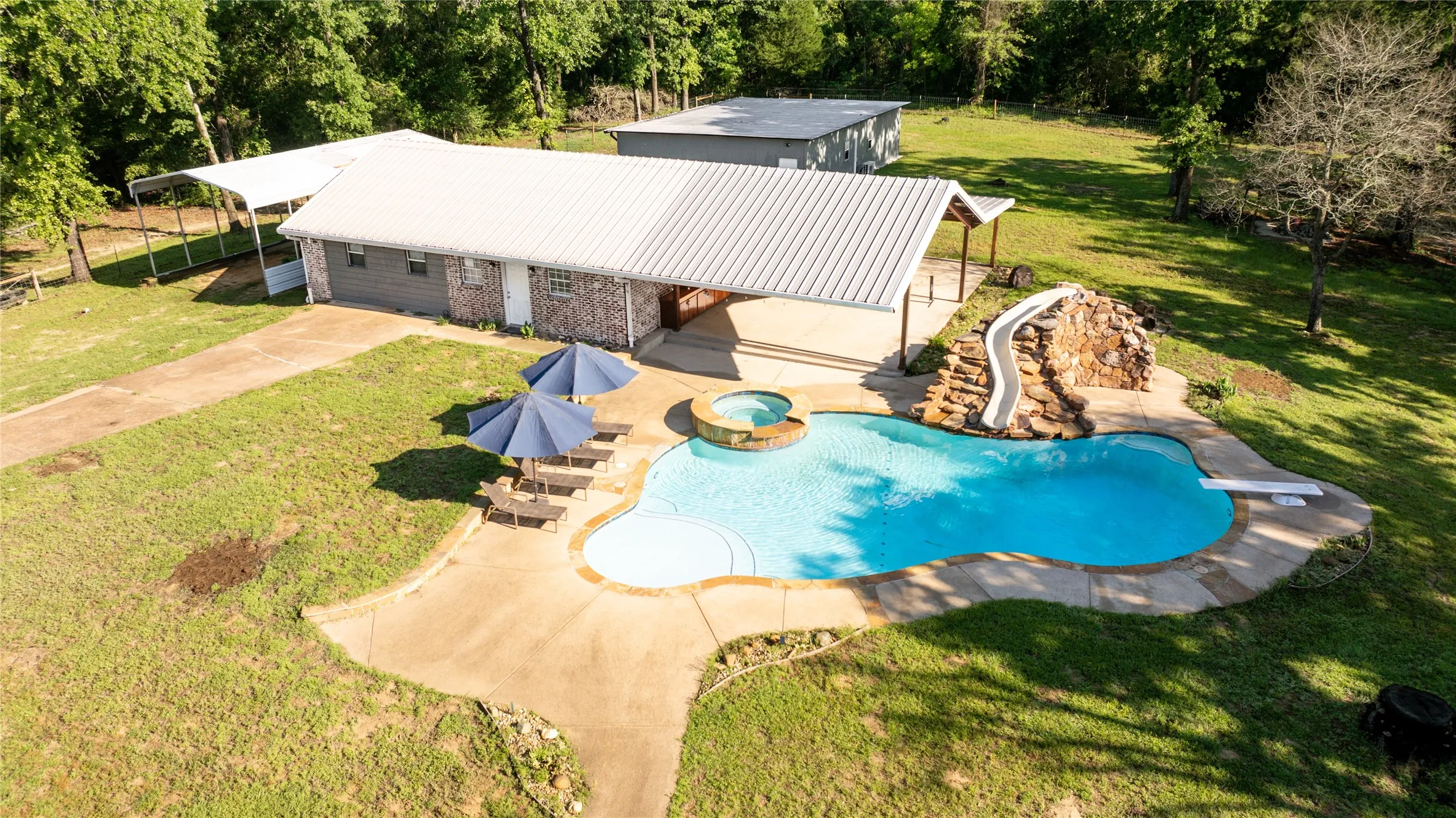 Farm For Sale in Anderson County , 231 An County Road 2105, Palestine, Texas 75801, 3 Bedroom, 3 Bathroom, 2 Garage spaces, 3,355 Sqft, built in 1994, mls#21261041, Real Estate Agent in Palestine, Homes For Sale in Anderson county, Homes For Sale in Palestine, Realtor in Palestine Texas, Real Estate Brokerage Independent Realty Texas, Luminita Cordes Realtor