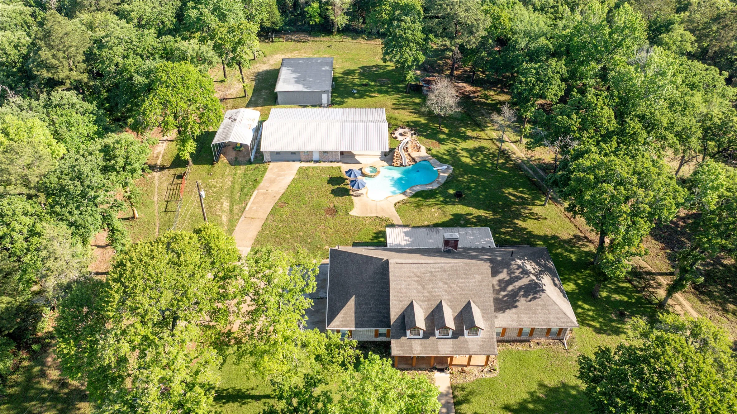 Farm For Sale in Anderson County , 231 An County Road 2105, Palestine, Texas 75801, 3 Bedroom, 3 Bathroom, 2 Garage spaces, 3,355 Sqft, built in 1994, mls#21261041, Real Estate Agent in Palestine, Homes For Sale in Anderson county, Homes For Sale in Palestine, Realtor in Palestine Texas, Real Estate Brokerage Independent Realty Texas, Luminita Cordes Realtor