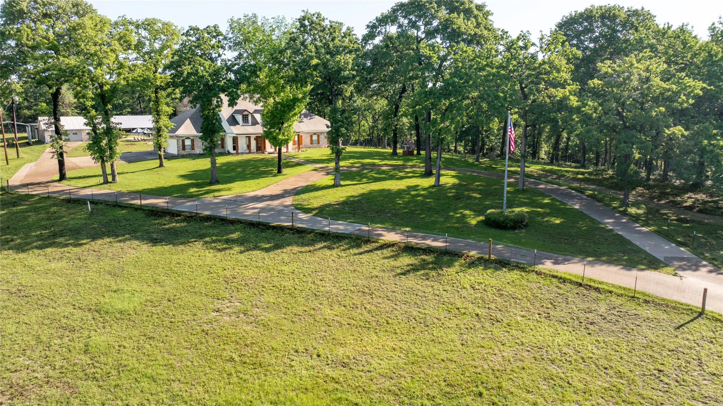 House view with circle drive