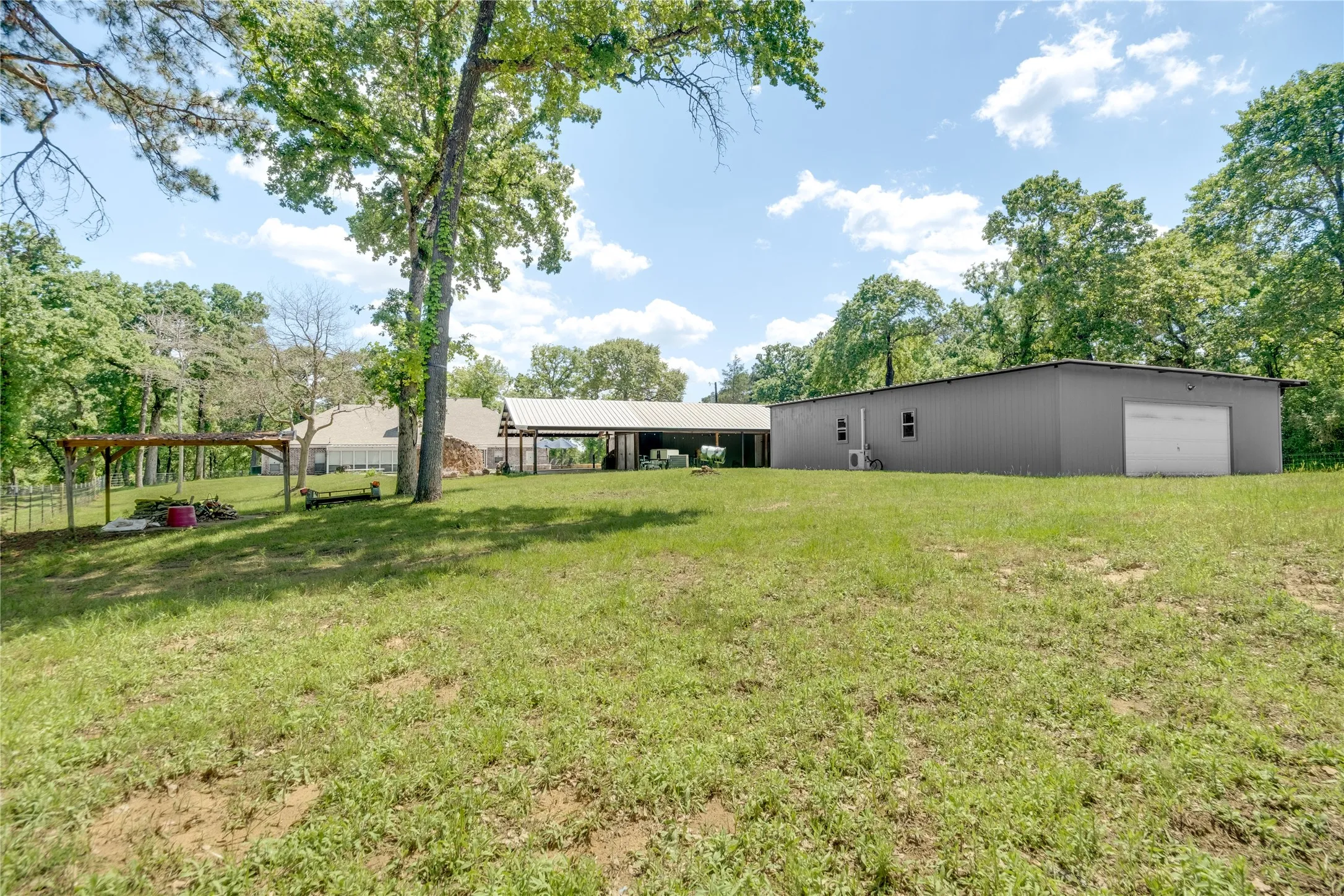 Farm For Sale in Anderson County , 231 An County Road 2105, Palestine, Texas 75801, 3 Bedroom, 3 Bathroom, 2 Garage spaces, 3,355 Sqft, built in 1994, mls#21261041, Real Estate Agent in Palestine, Homes For Sale in Anderson county, Homes For Sale in Palestine, Realtor in Palestine Texas, Real Estate Brokerage Independent Realty Texas, Luminita Cordes Realtor