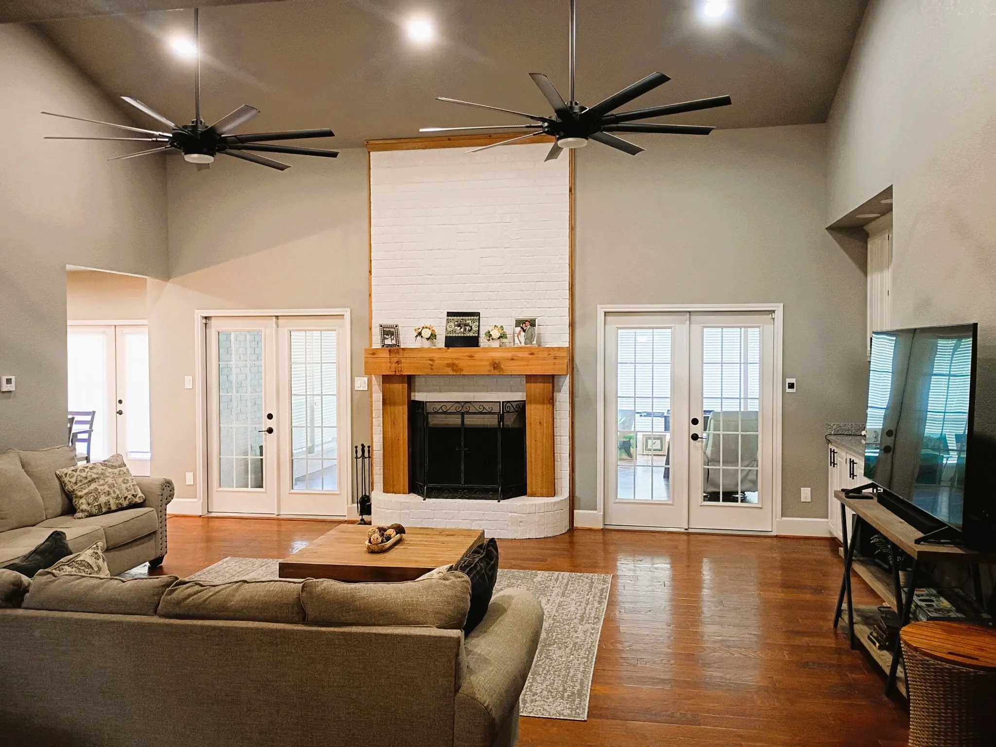 Farm For Sale in Anderson County , 231 An County Road 2105, Palestine, Texas 75801, 3 Bedroom, 3 Bathroom, 2 Garage spaces, 3,355 Sqft, built in 1994, mls#21261041, Real Estate Agent in Palestine, Homes For Sale in Anderson county, Homes For Sale in Palestine, Realtor in Palestine Texas, Real Estate Brokerage Independent Realty Texas, Luminita Cordes Realtor