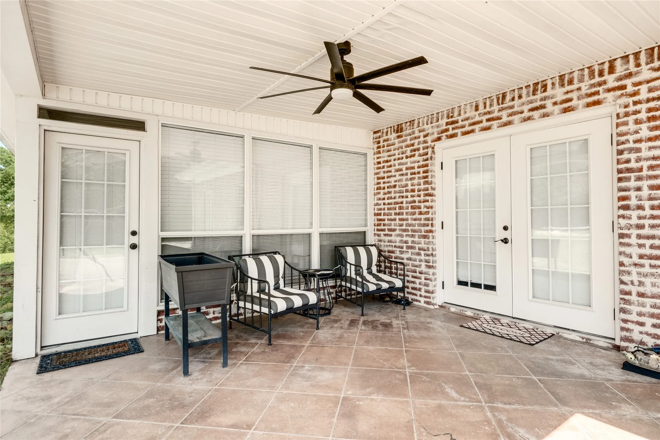 Farm For Sale in Anderson County , 231 An County Road 2105, Palestine, Texas 75801, 3 Bedroom, 3 Bathroom, 2 Garage spaces, 3,355 Sqft, built in 1994, mls#21261041, Real Estate Agent in Palestine, Homes For Sale in Anderson county, Homes For Sale in Palestine, Realtor in Palestine Texas, Real Estate Brokerage Independent Realty Texas, Luminita Cordes Realtor